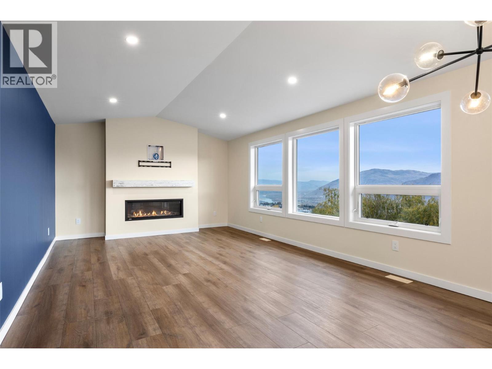 318 Gleneagles Drive Property Photo 14