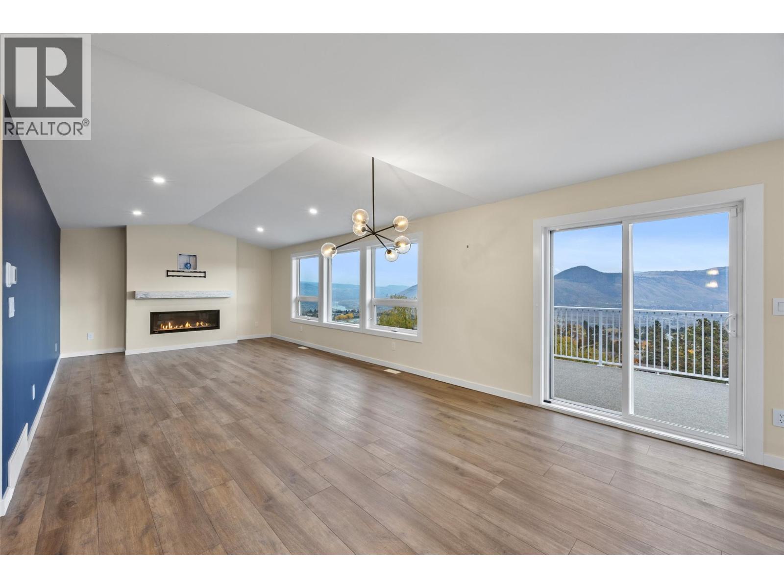 318 Gleneagles Drive Property Photo 18