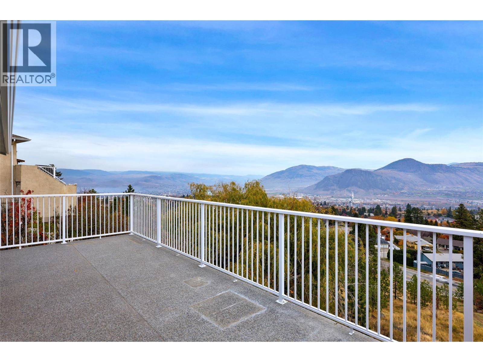 318 Gleneagles Drive Property Photo 22