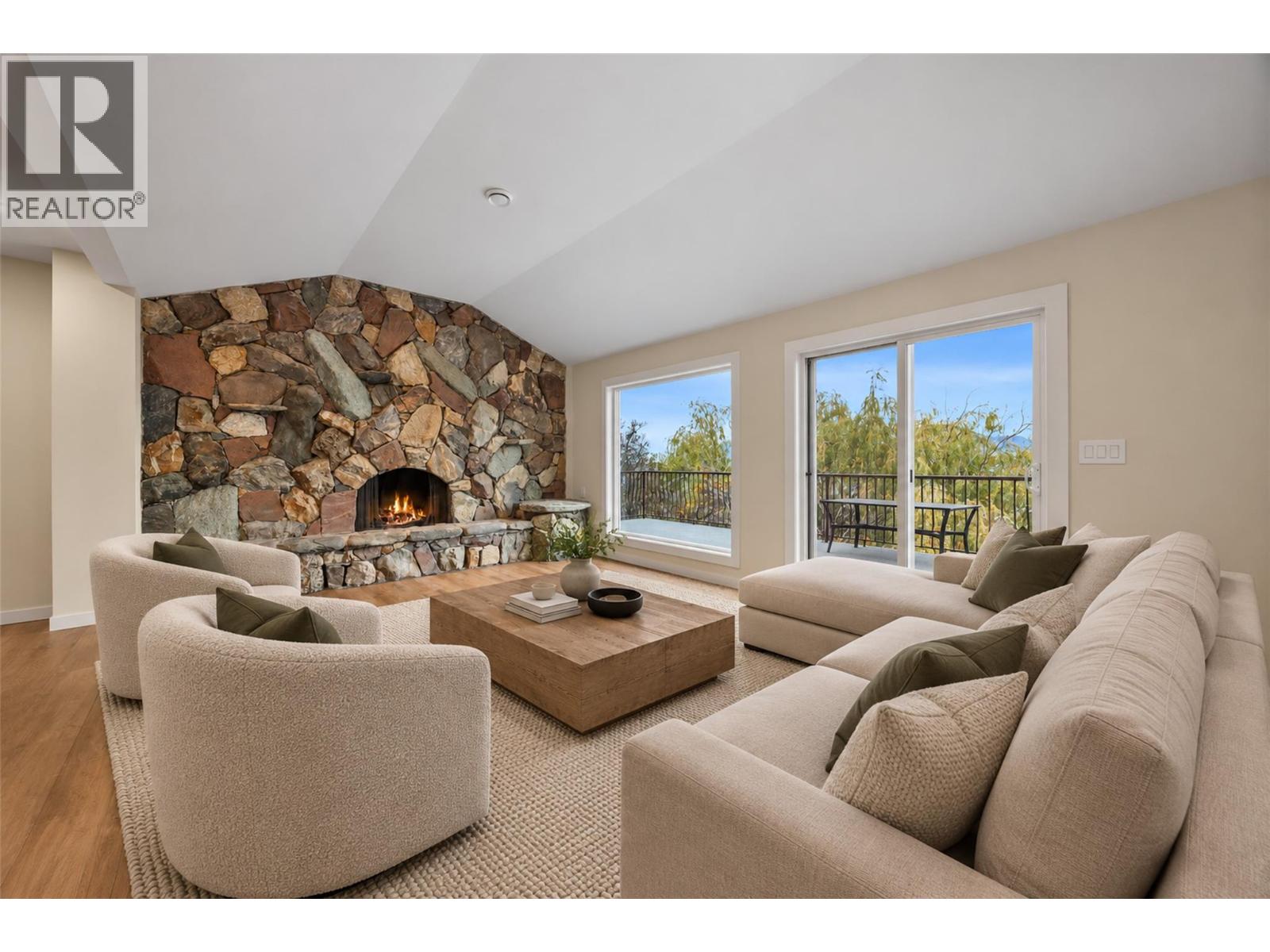318 Gleneagles Drive Property Photo 35