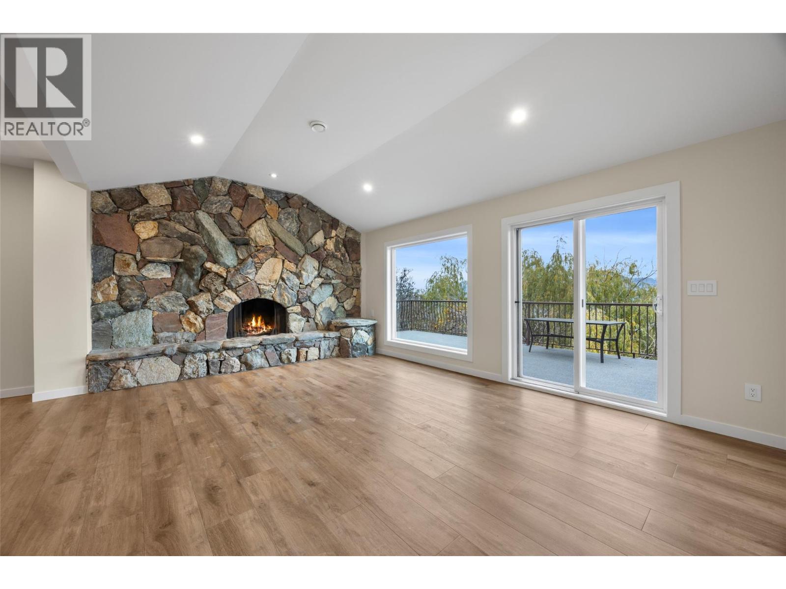 318 Gleneagles Drive Property Photo 36