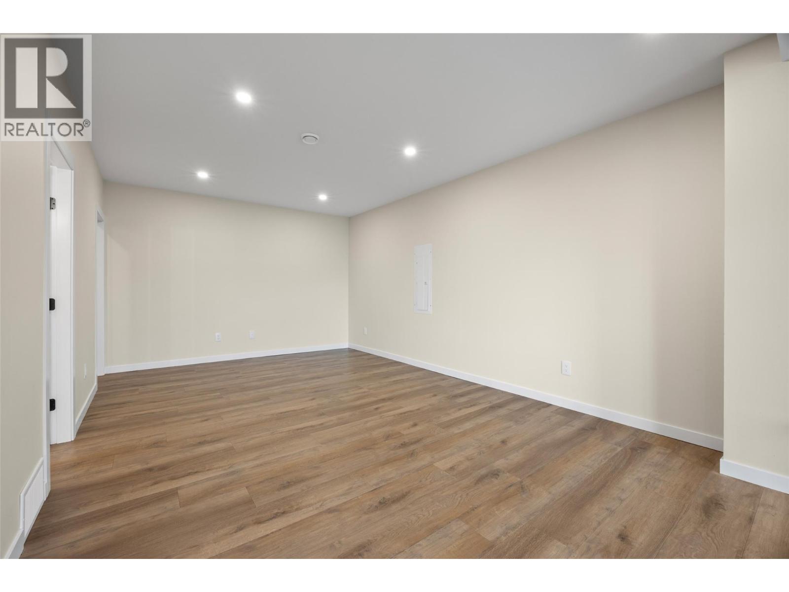 318 Gleneagles Drive Property Photo 42