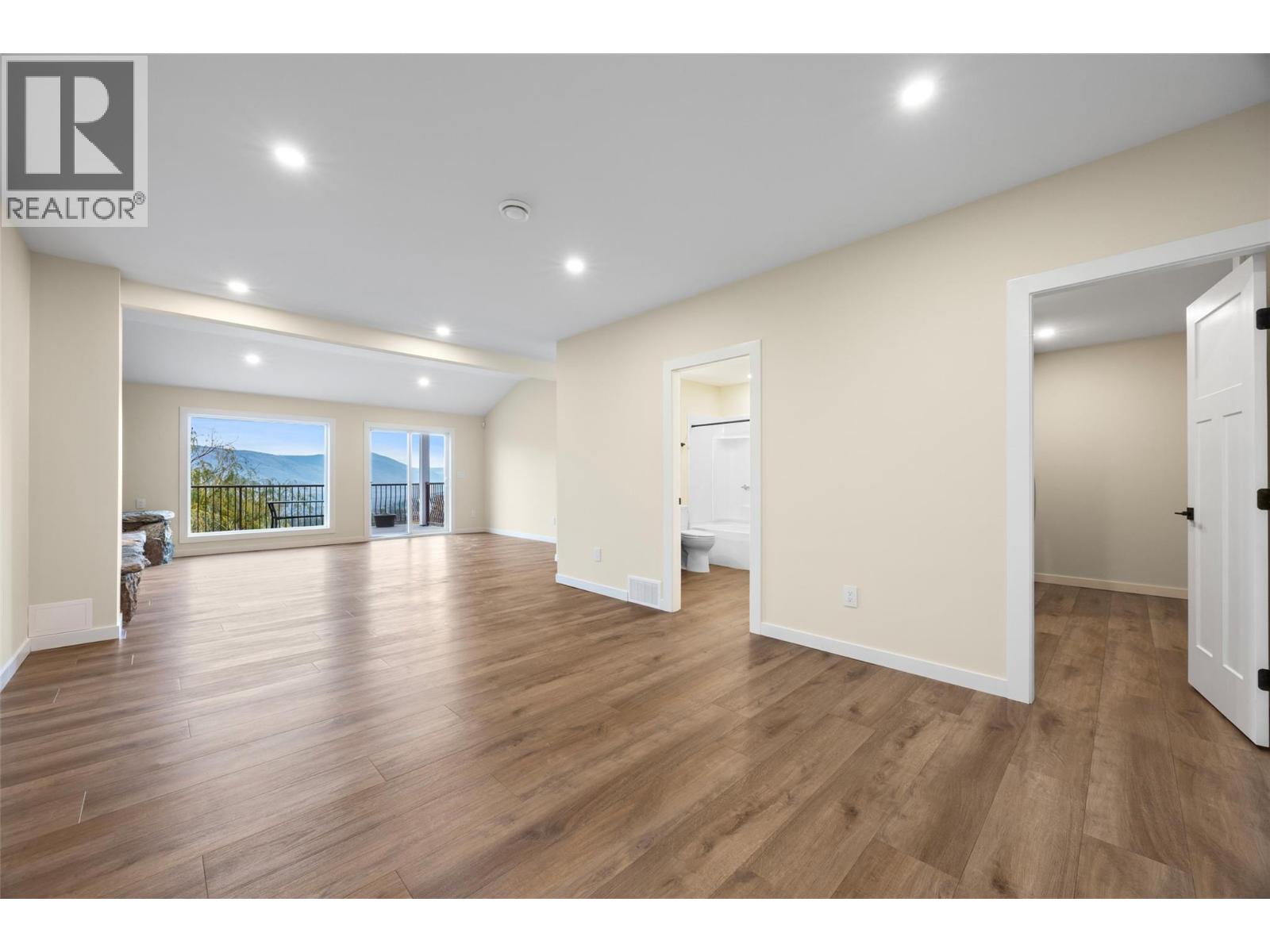 318 Gleneagles Drive Property Photo 43