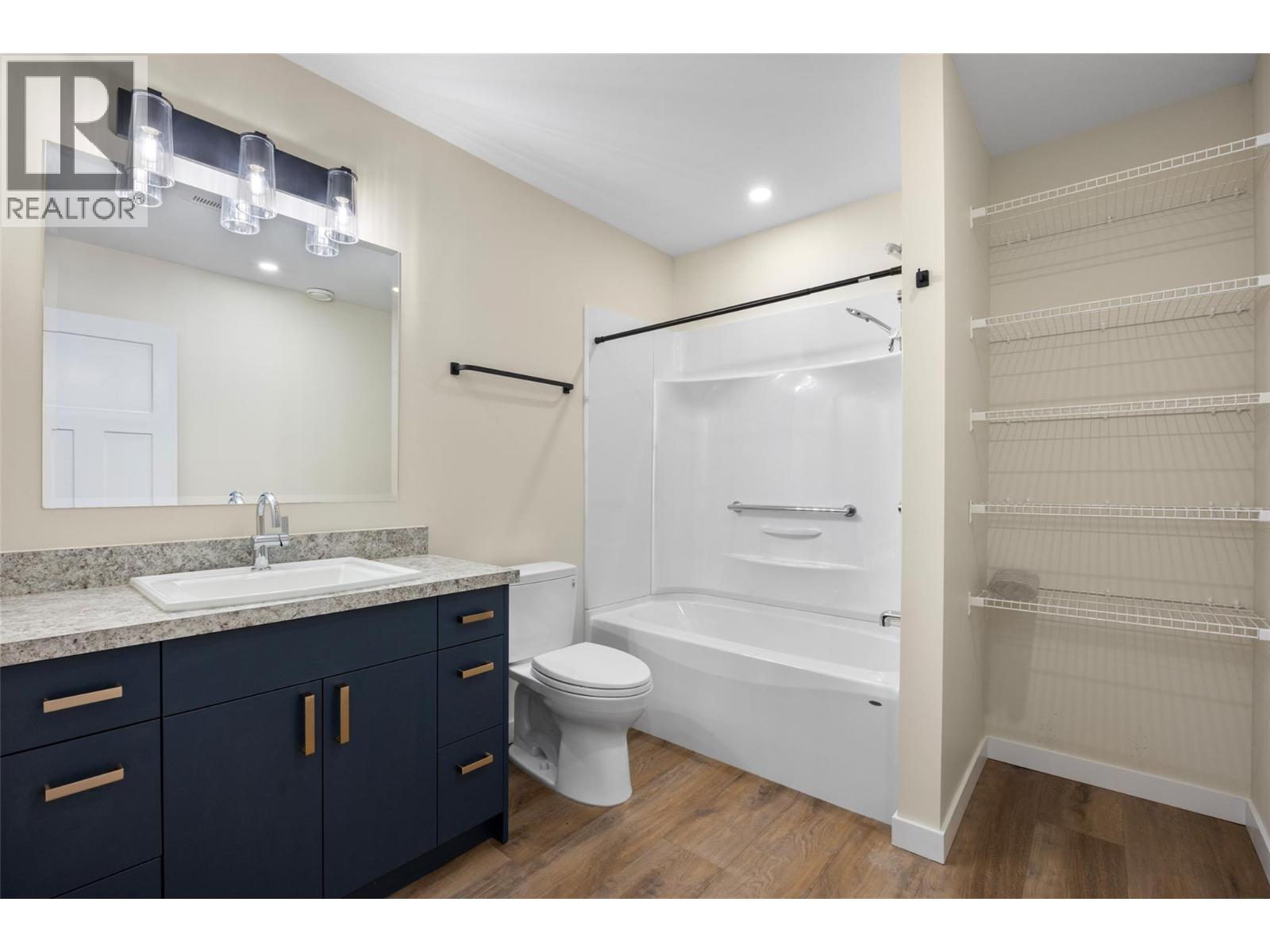 318 Gleneagles Drive Property Photo 45