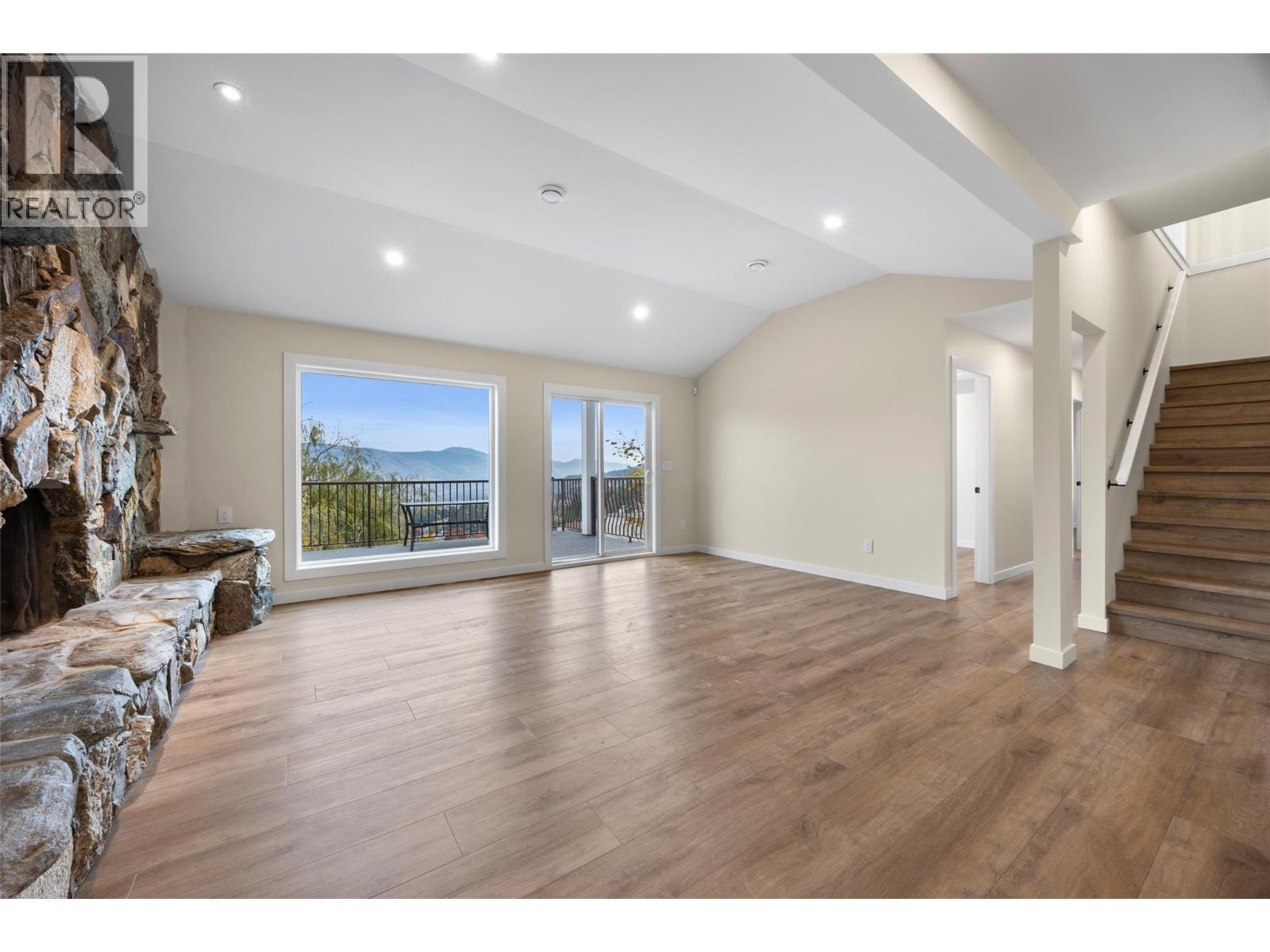 318 Gleneagles Drive Property Photo 46