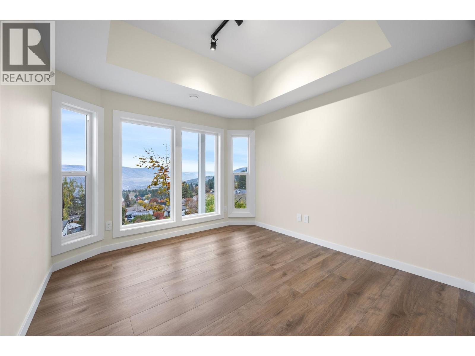 318 Gleneagles Drive Property Photo 48