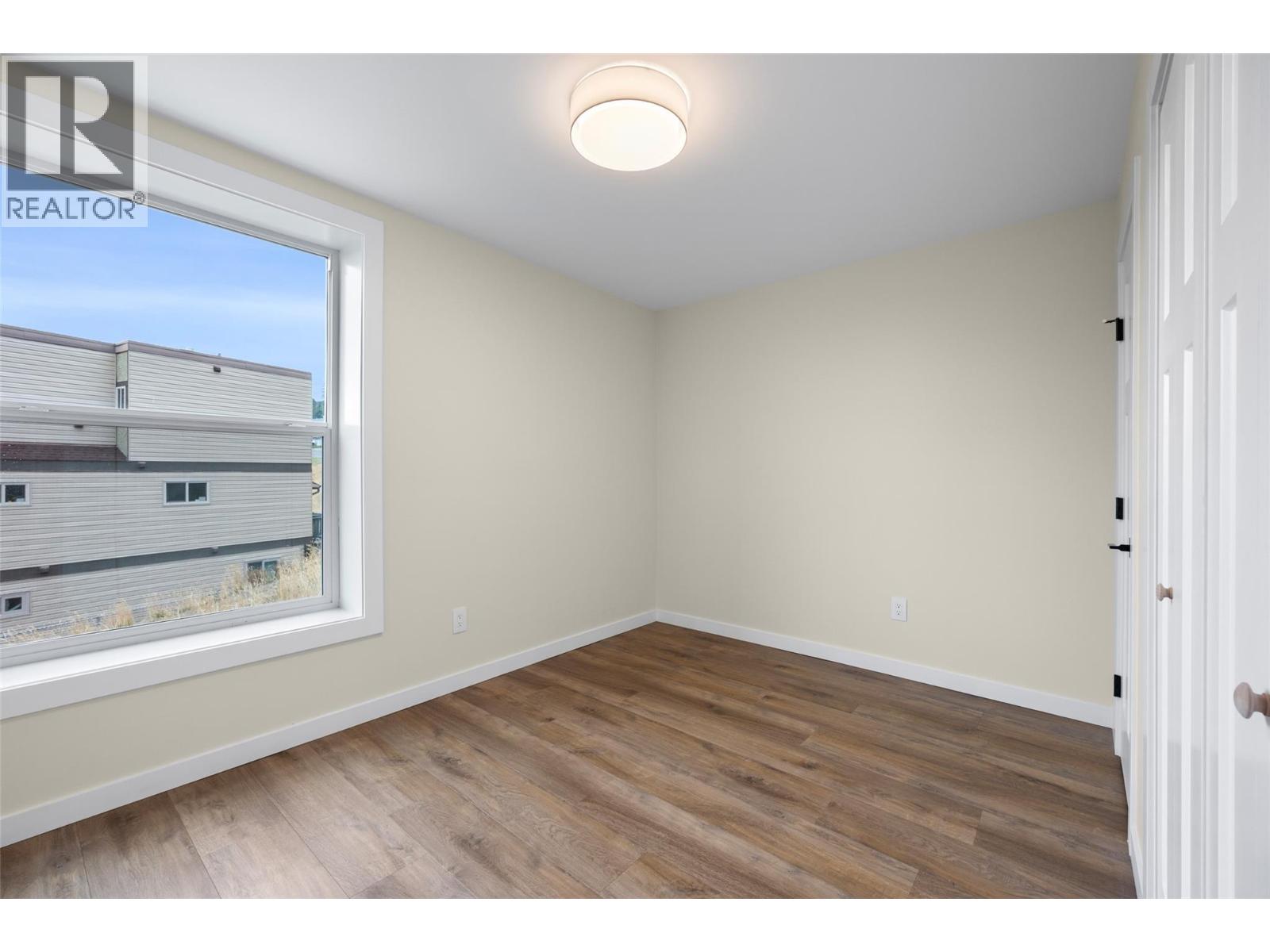 318 Gleneagles Drive Property Photo 52