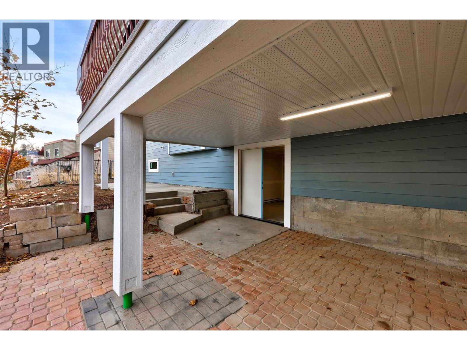 318 Gleneagles Drive Property Photo 59