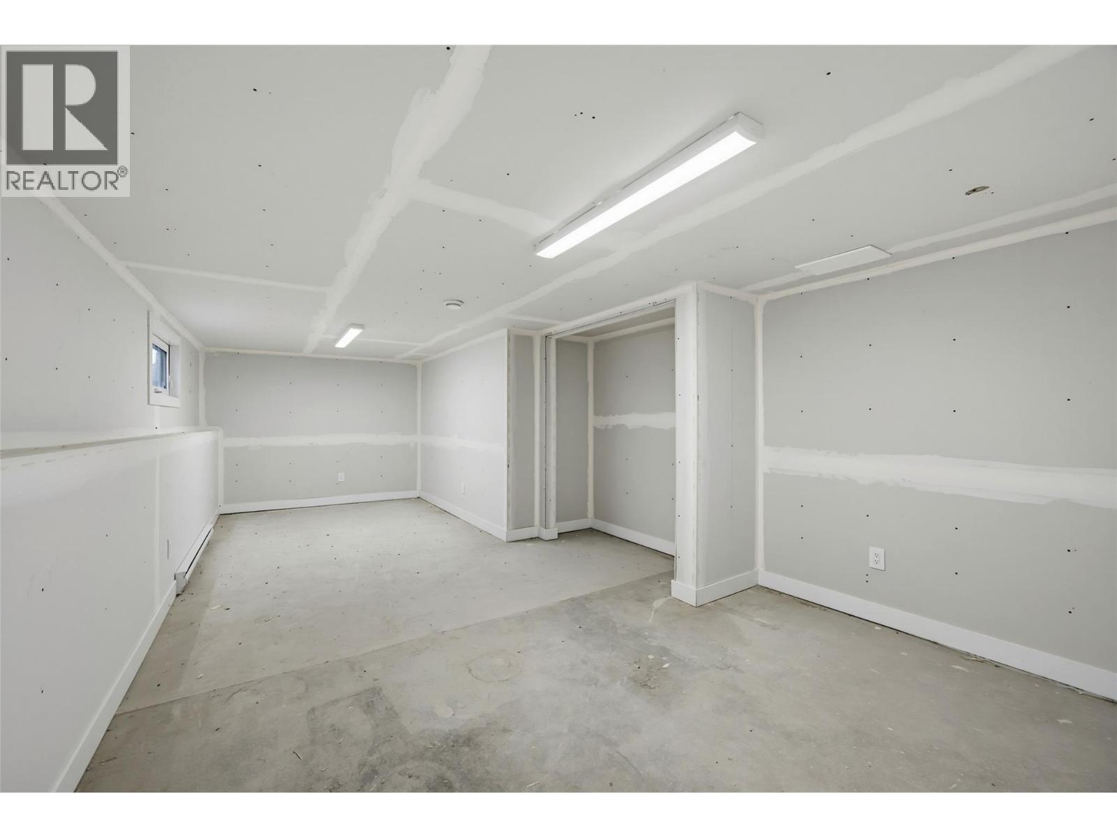318 Gleneagles Drive Property Photo 60