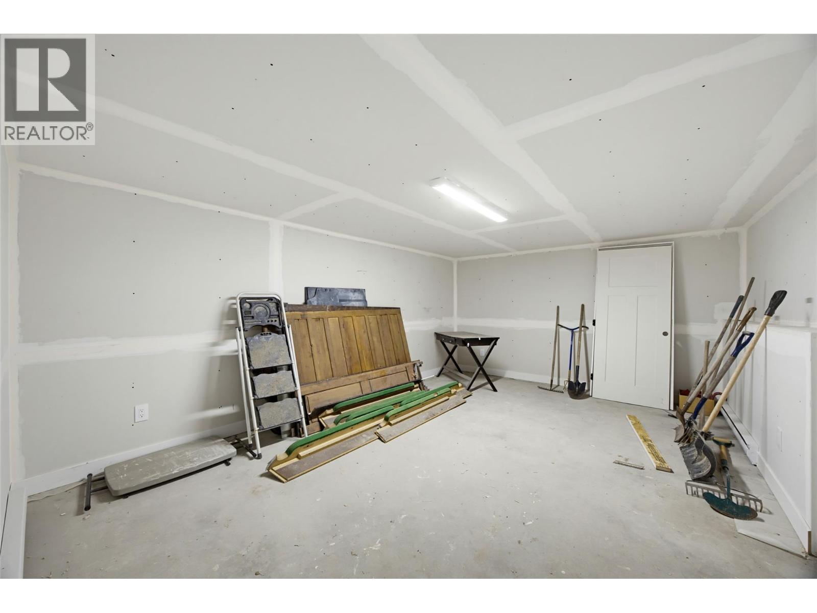 318 Gleneagles Drive Property Photo 61