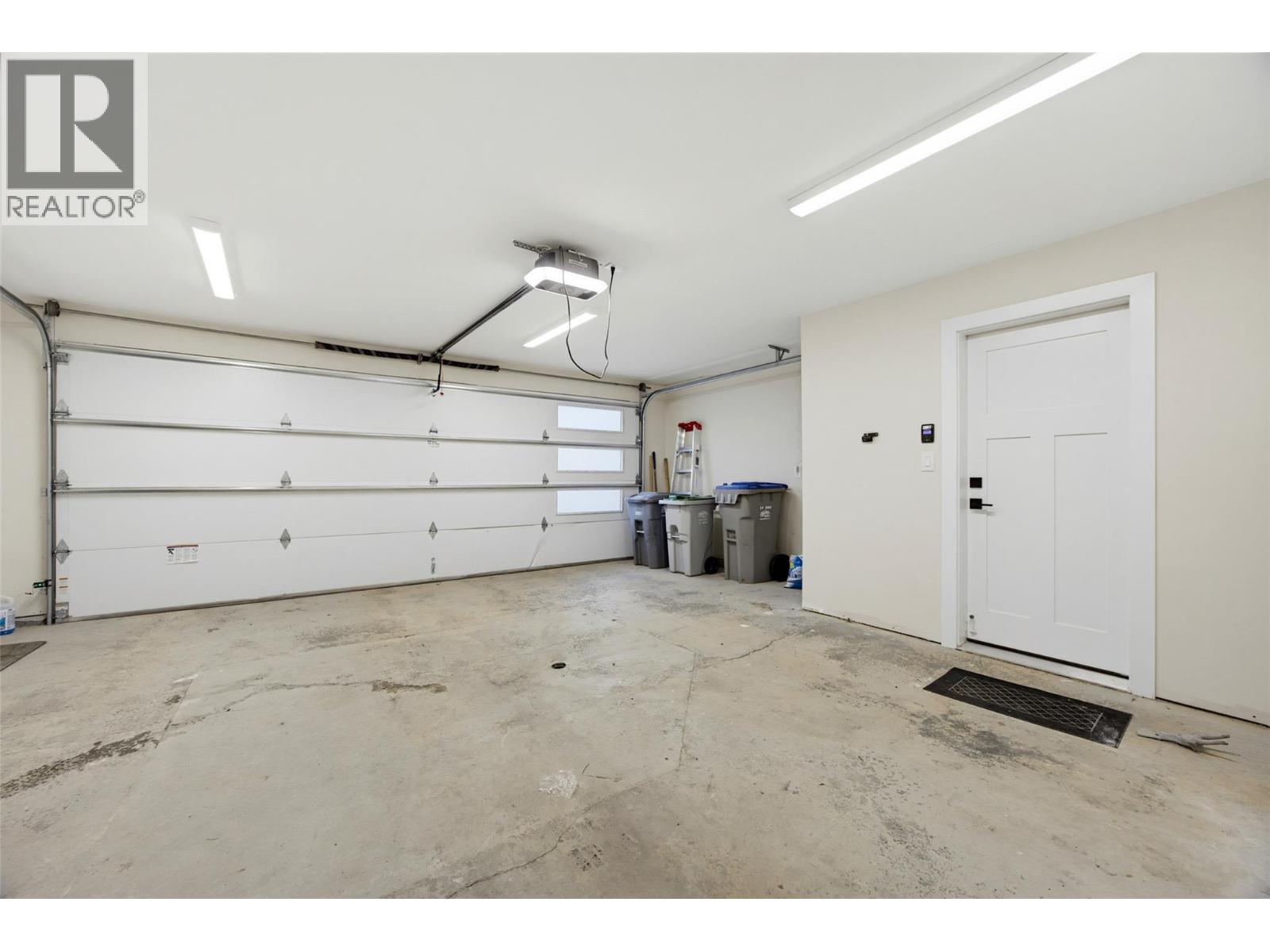318 Gleneagles Drive Property Photo 62