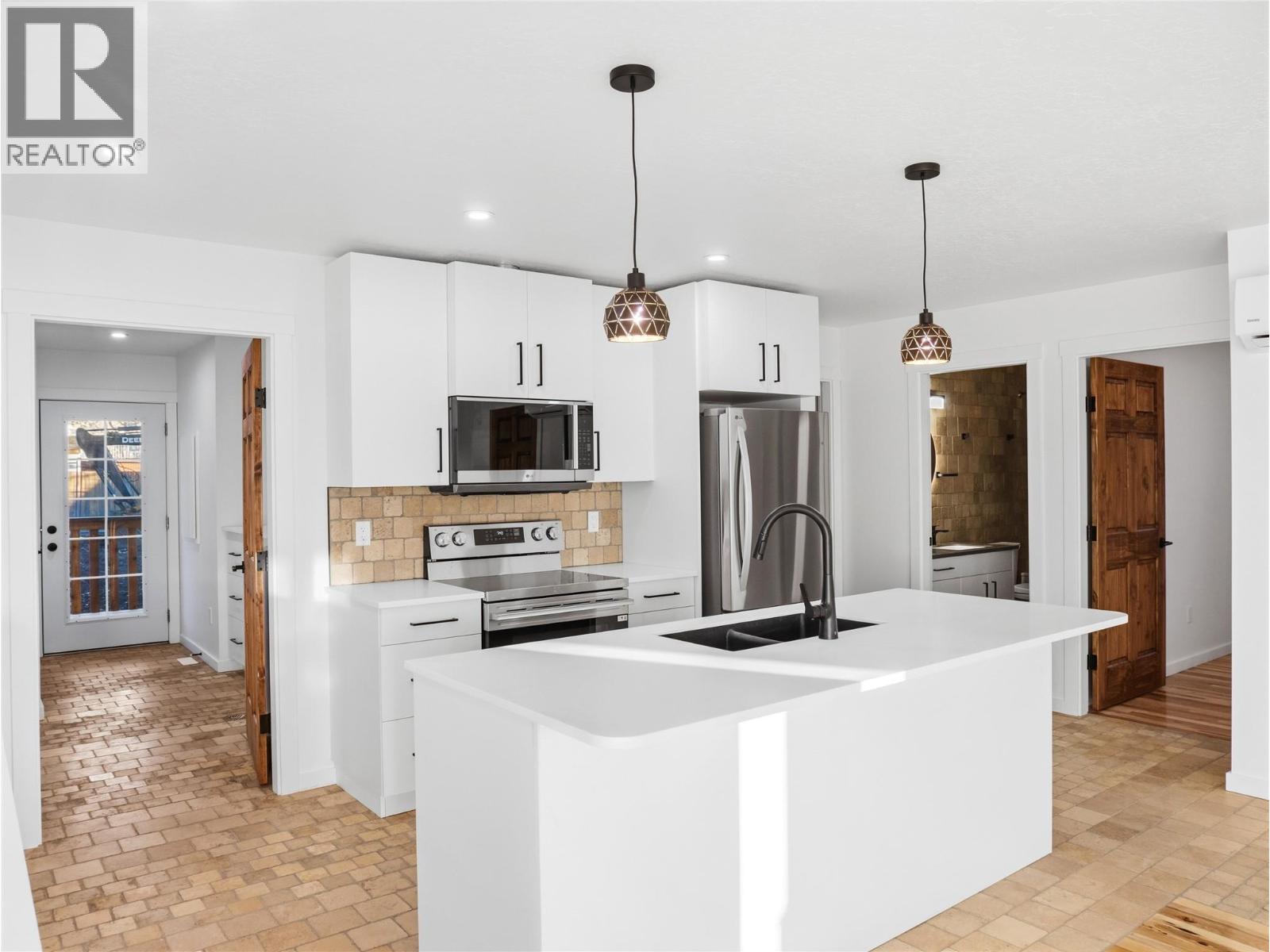 9204 8 Street Property Photo 6