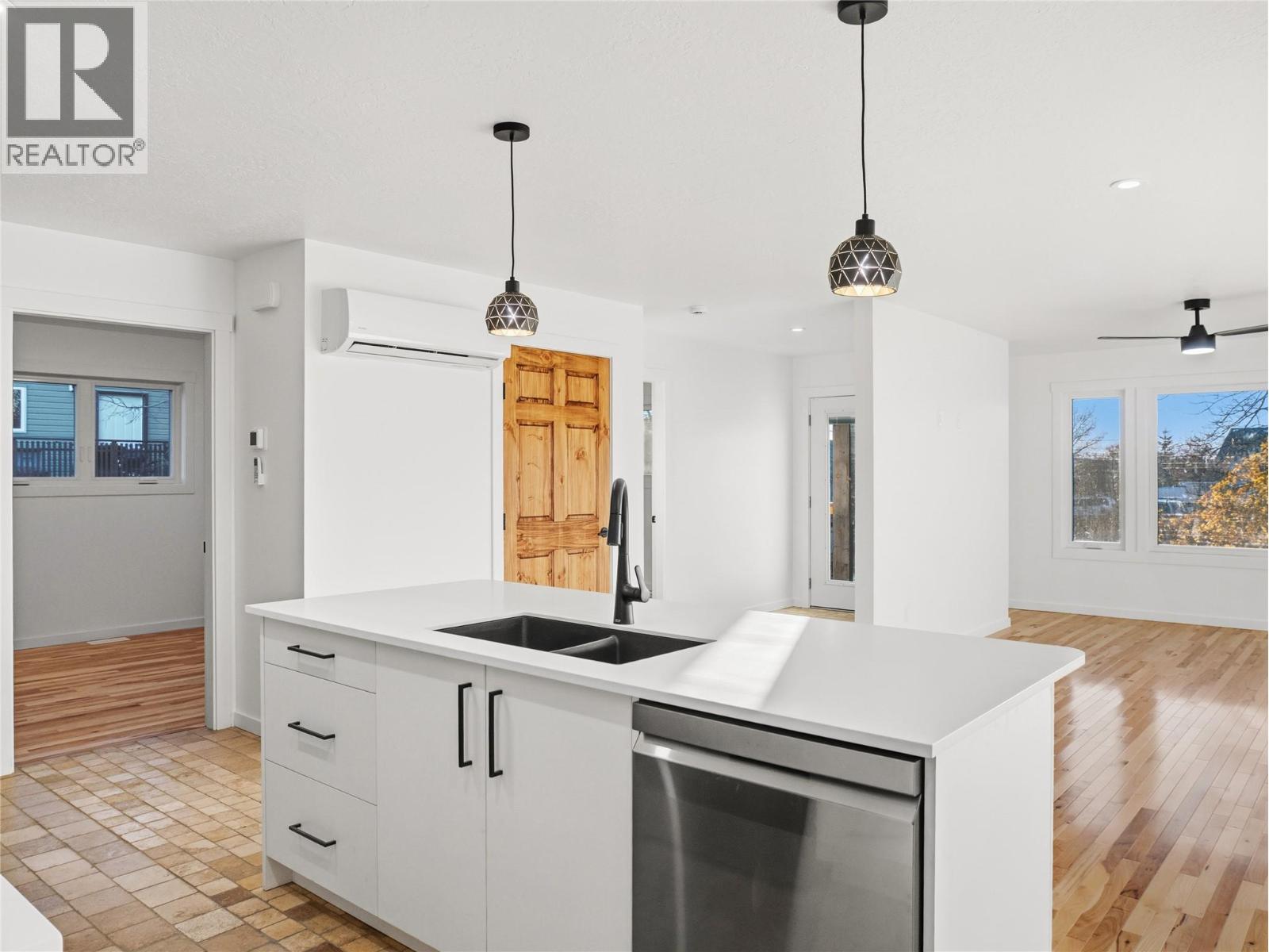9204 8 Street Property Photo 8