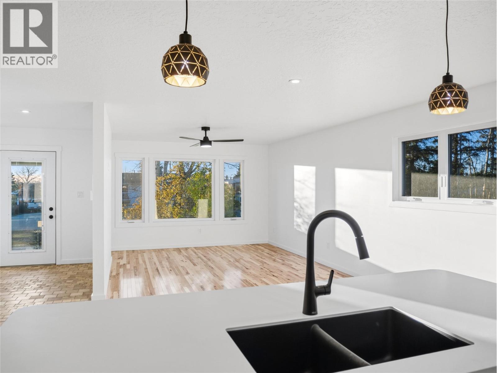 9204 8 Street Property Photo 11