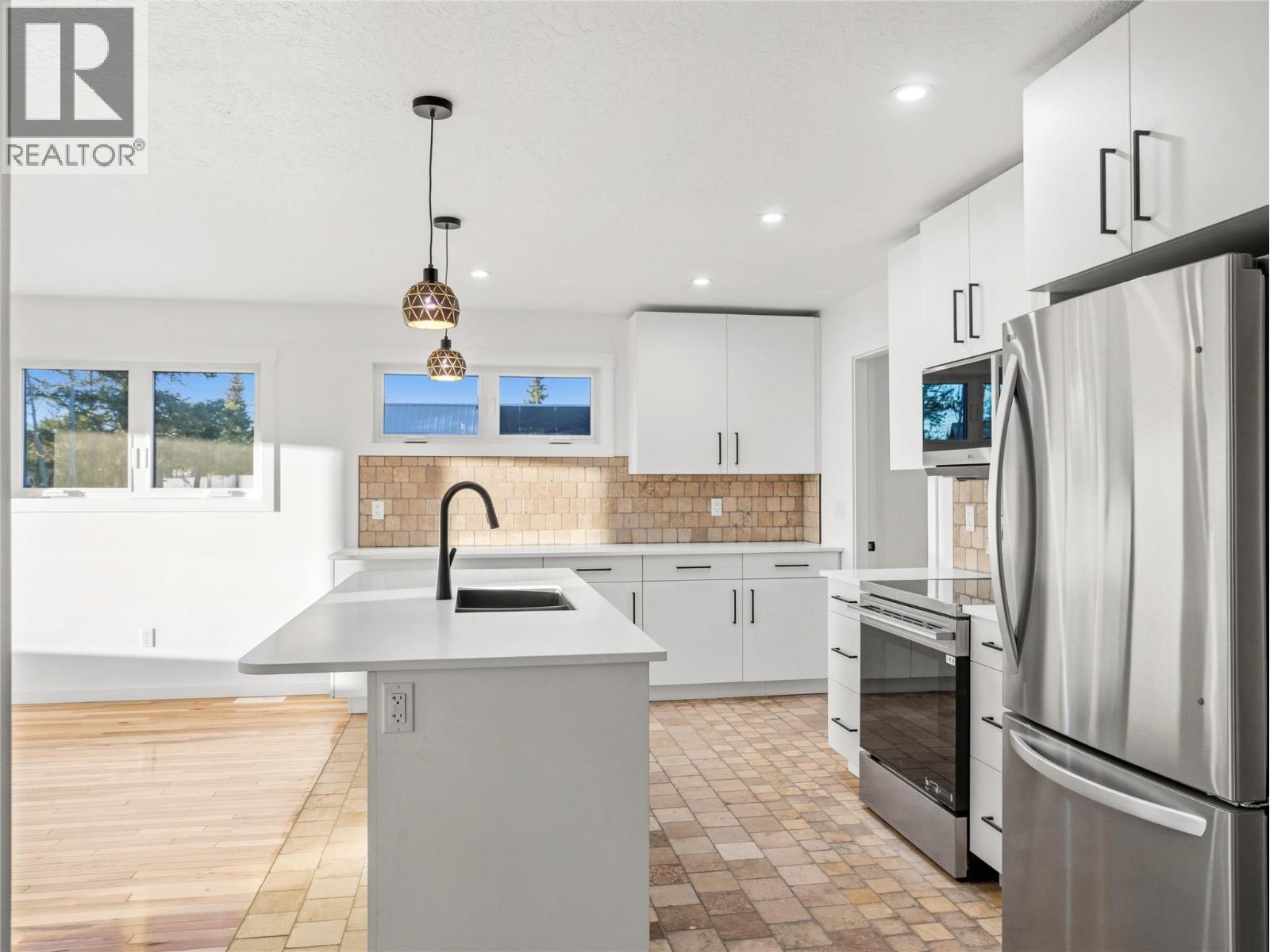 9204 8 Street Property Photo 12