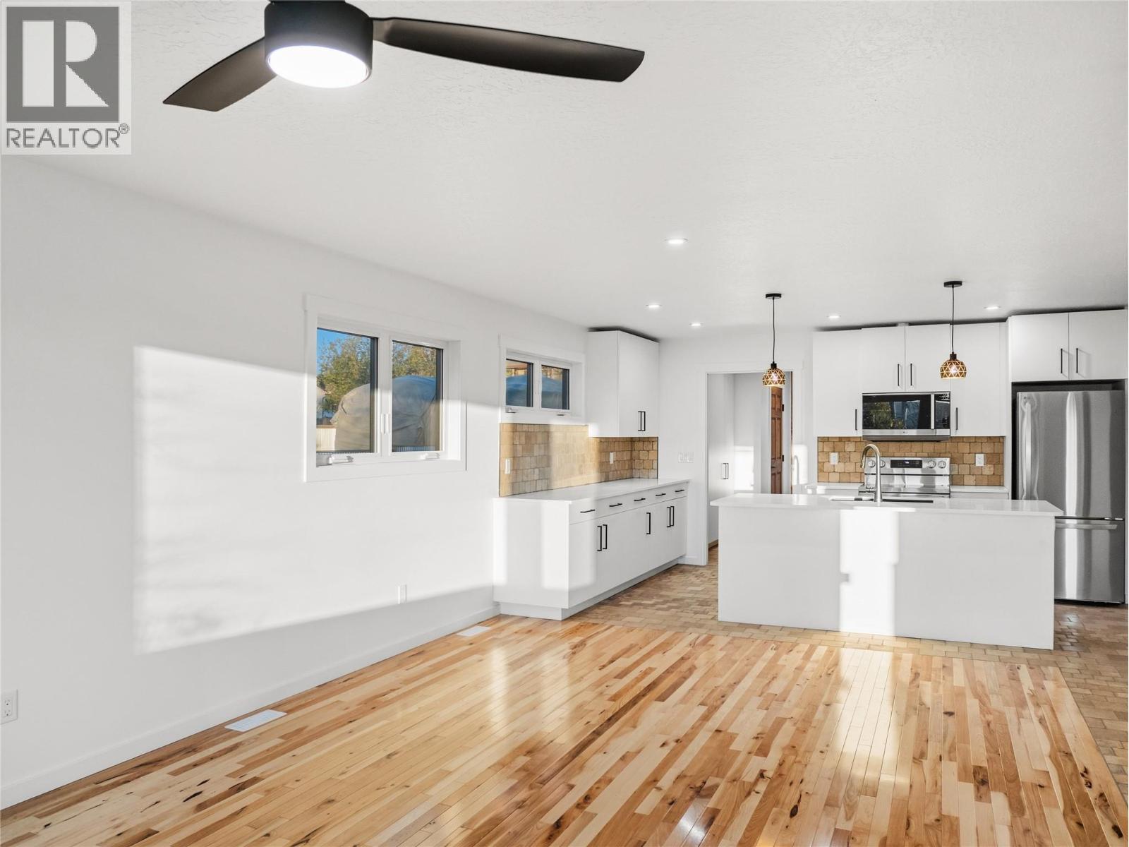 9204 8 Street Property Photo 13