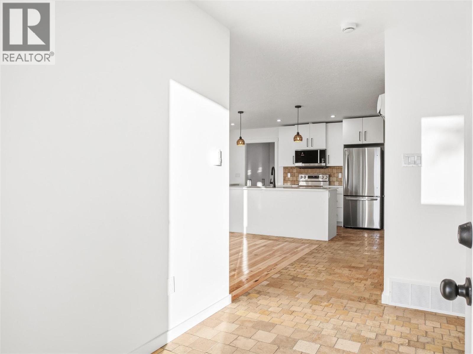 9204 8 Street Property Photo 14