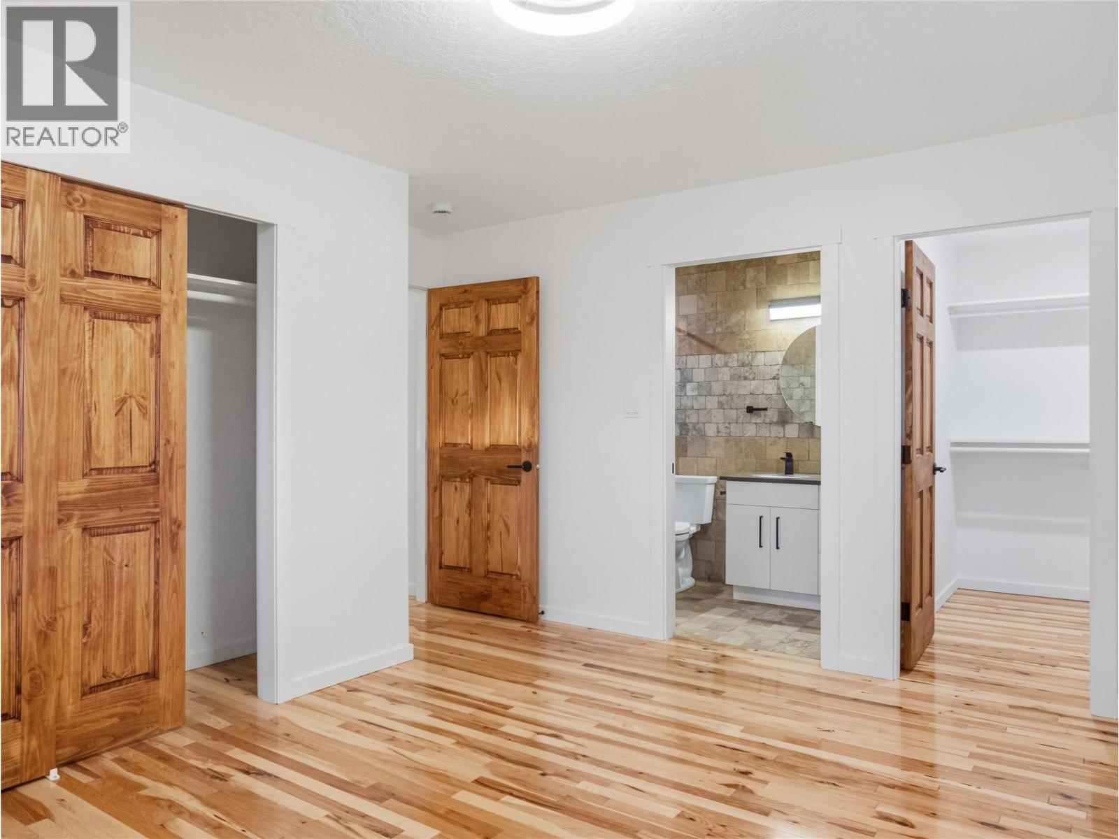 9204 8 Street Property Photo 17