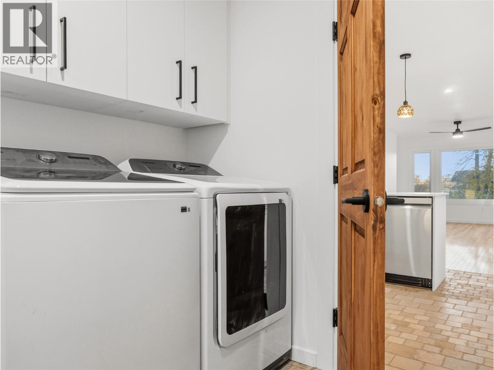 9204 8 Street Property Photo 20
