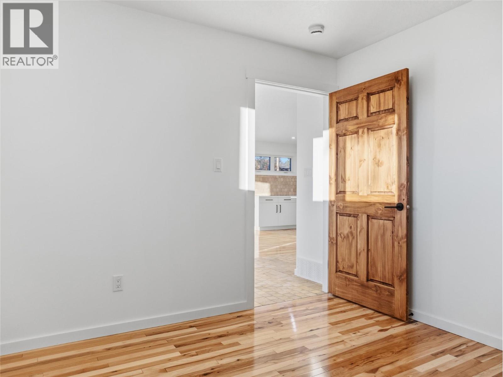 9204 8 Street Property Photo 21