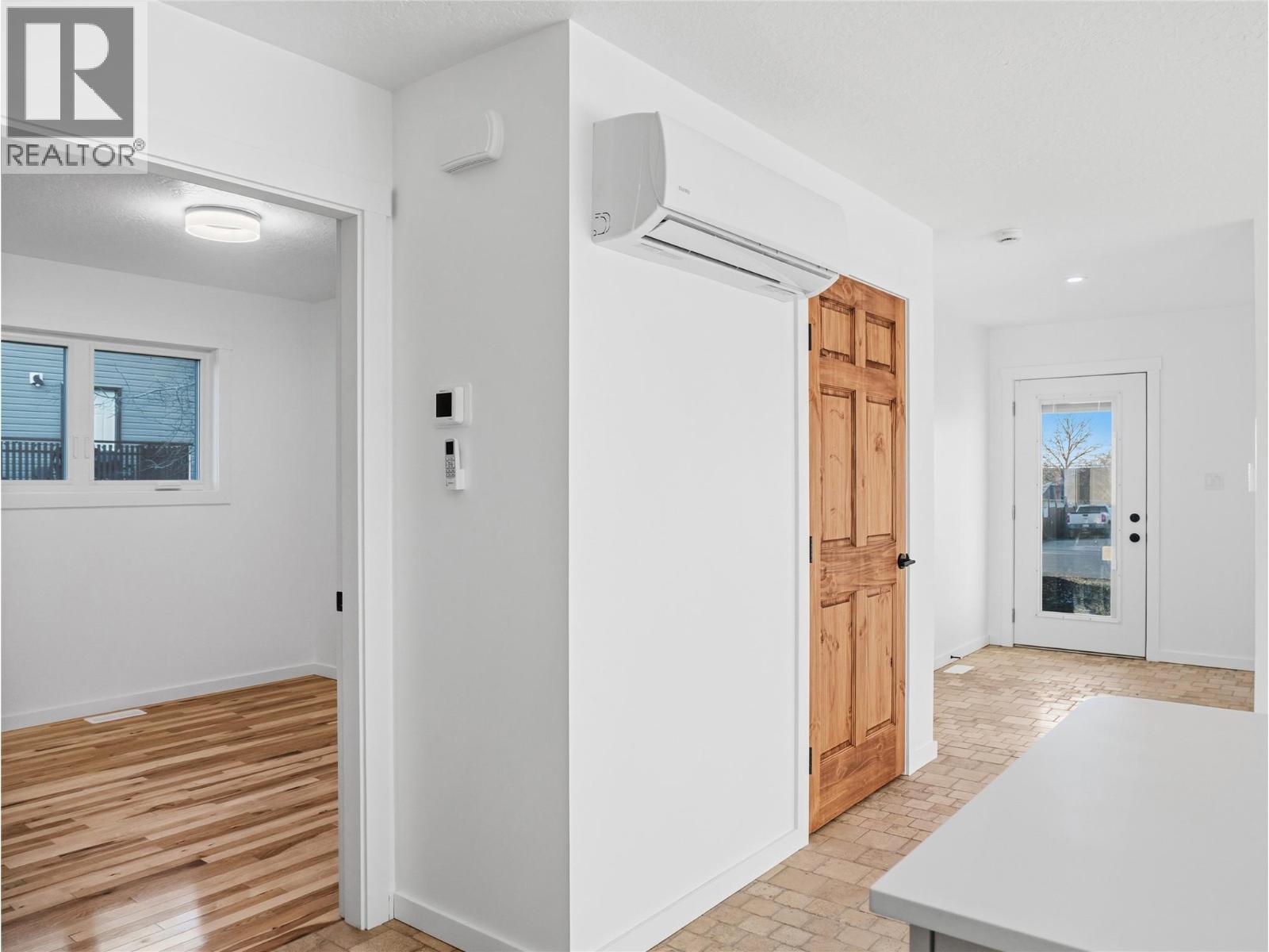 9204 8 Street Property Photo 23