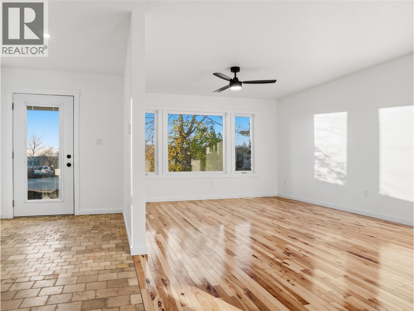 9204 8 Street Property Photo 24