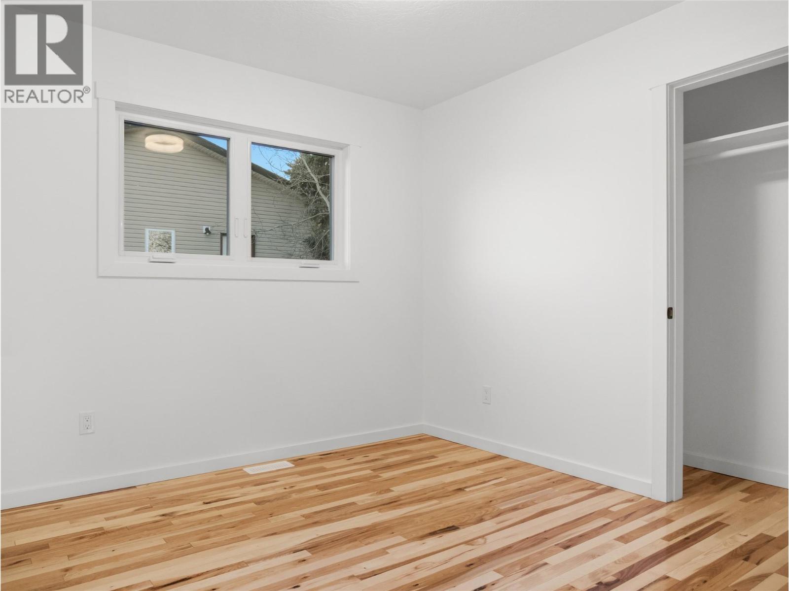 9204 8 Street Property Photo 25
