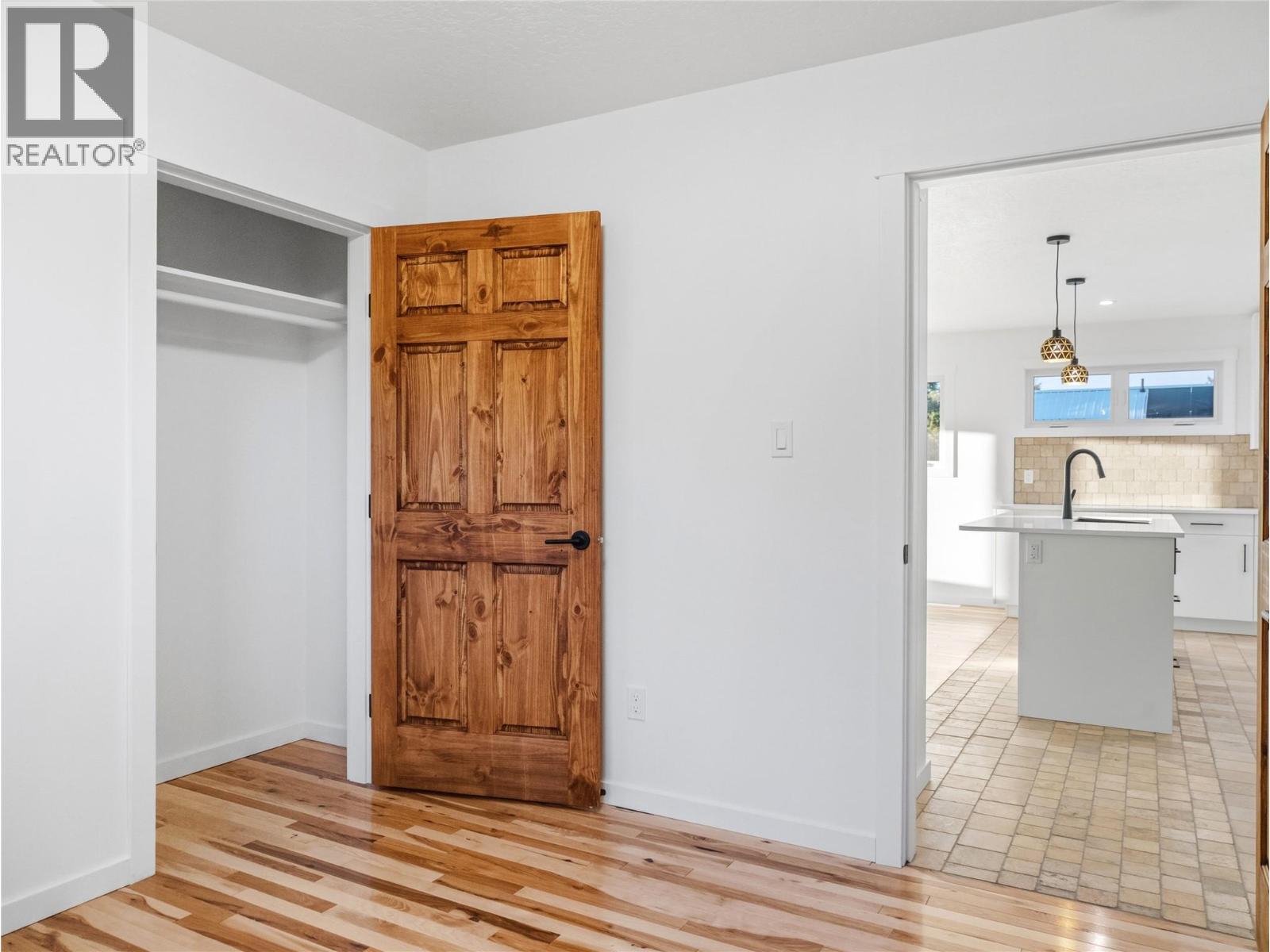 9204 8 Street Property Photo 26