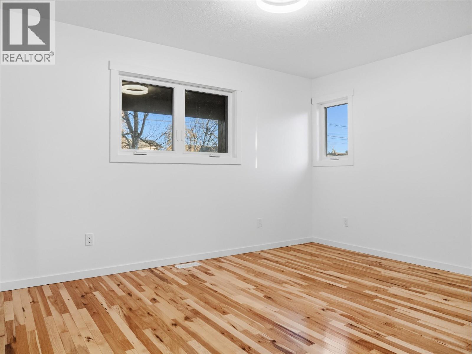 9204 8 Street Property Photo 28