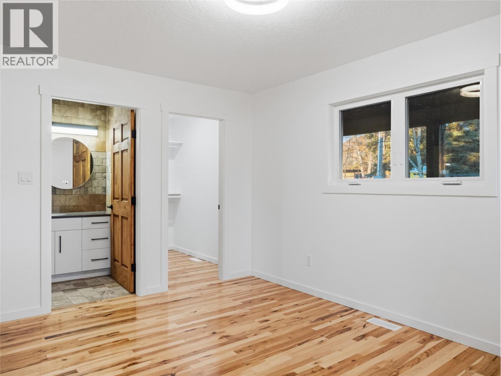 9204 8 Street Property Photo 29