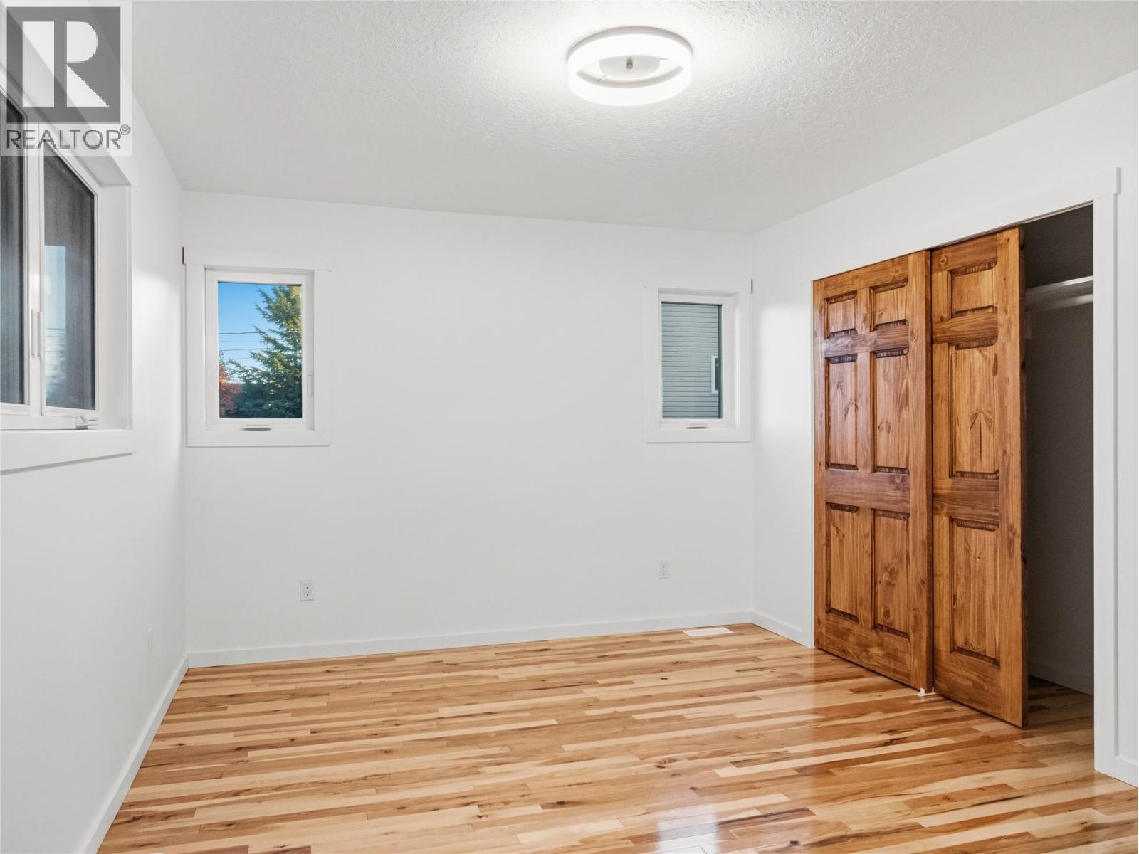9204 8 Street Property Photo 32