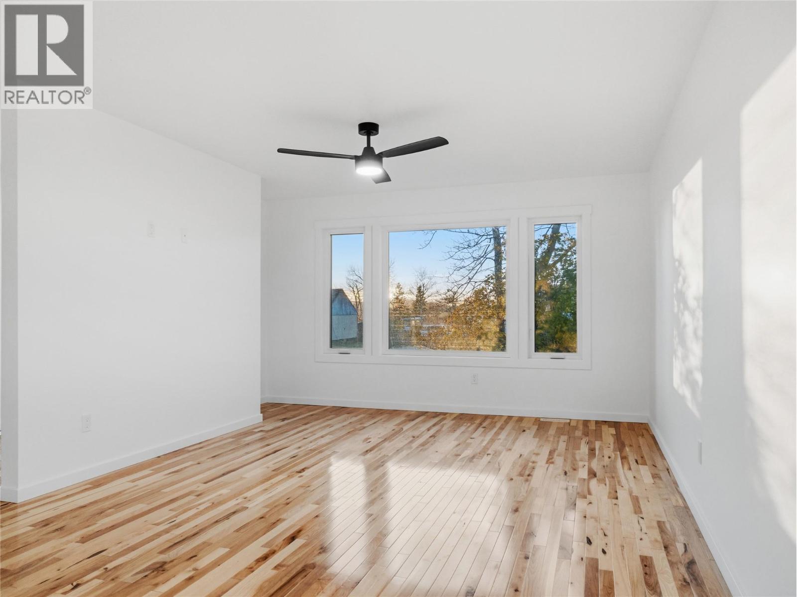 9204 8 Street Property Photo 33