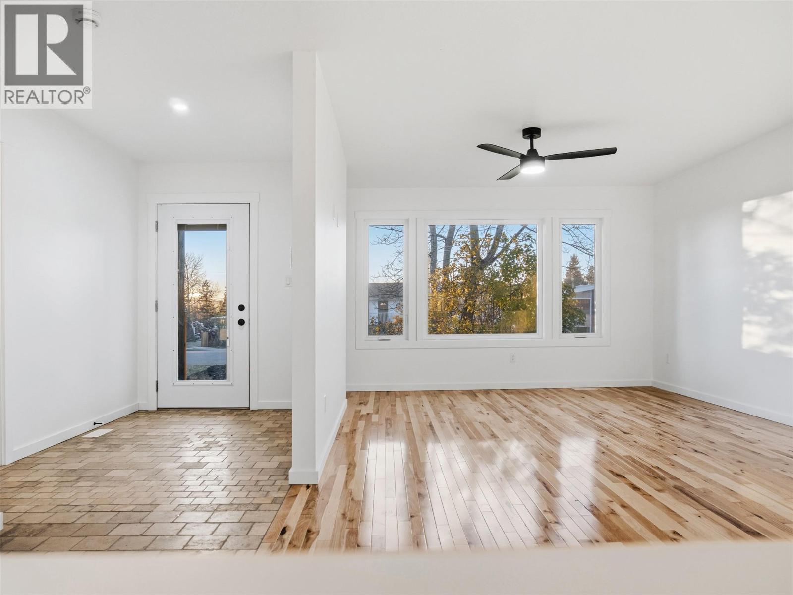9204 8 Street Property Photo 34