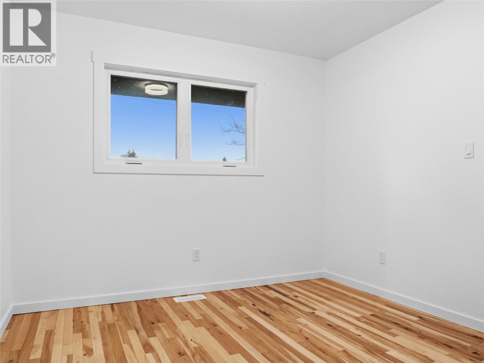 9204 8 Street Property Photo 37