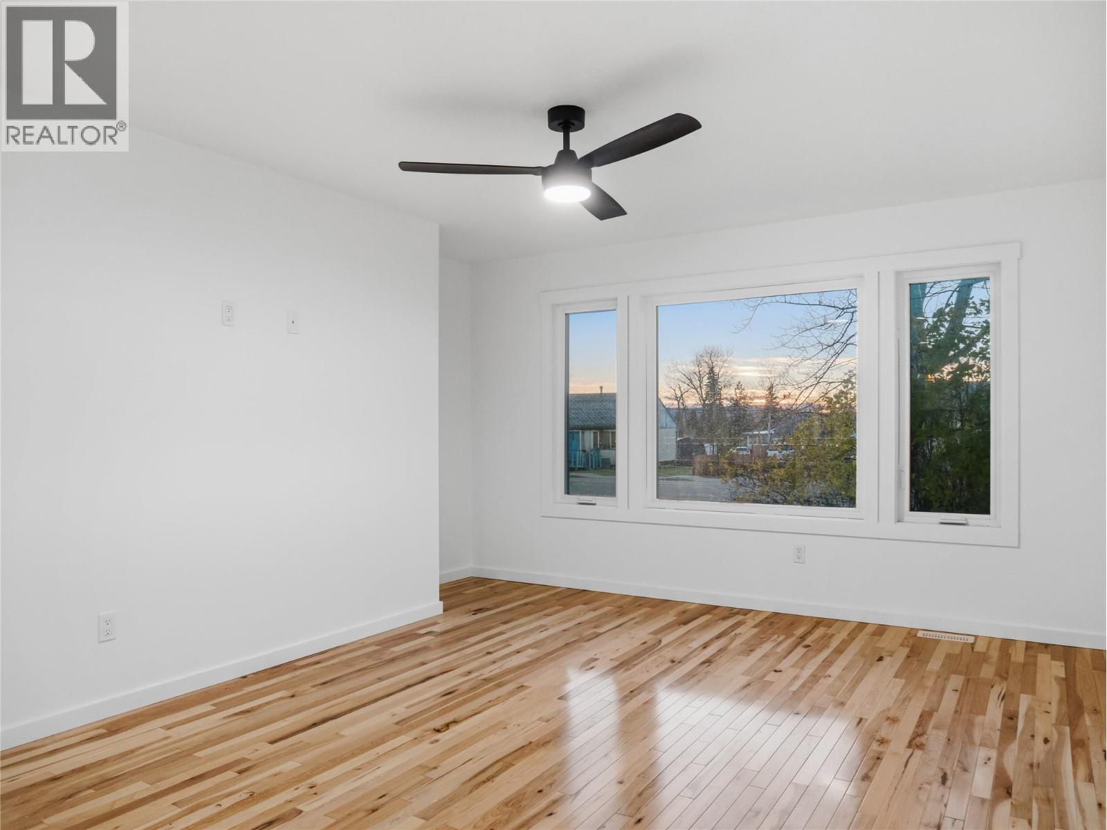 9204 8 Street Property Photo 39