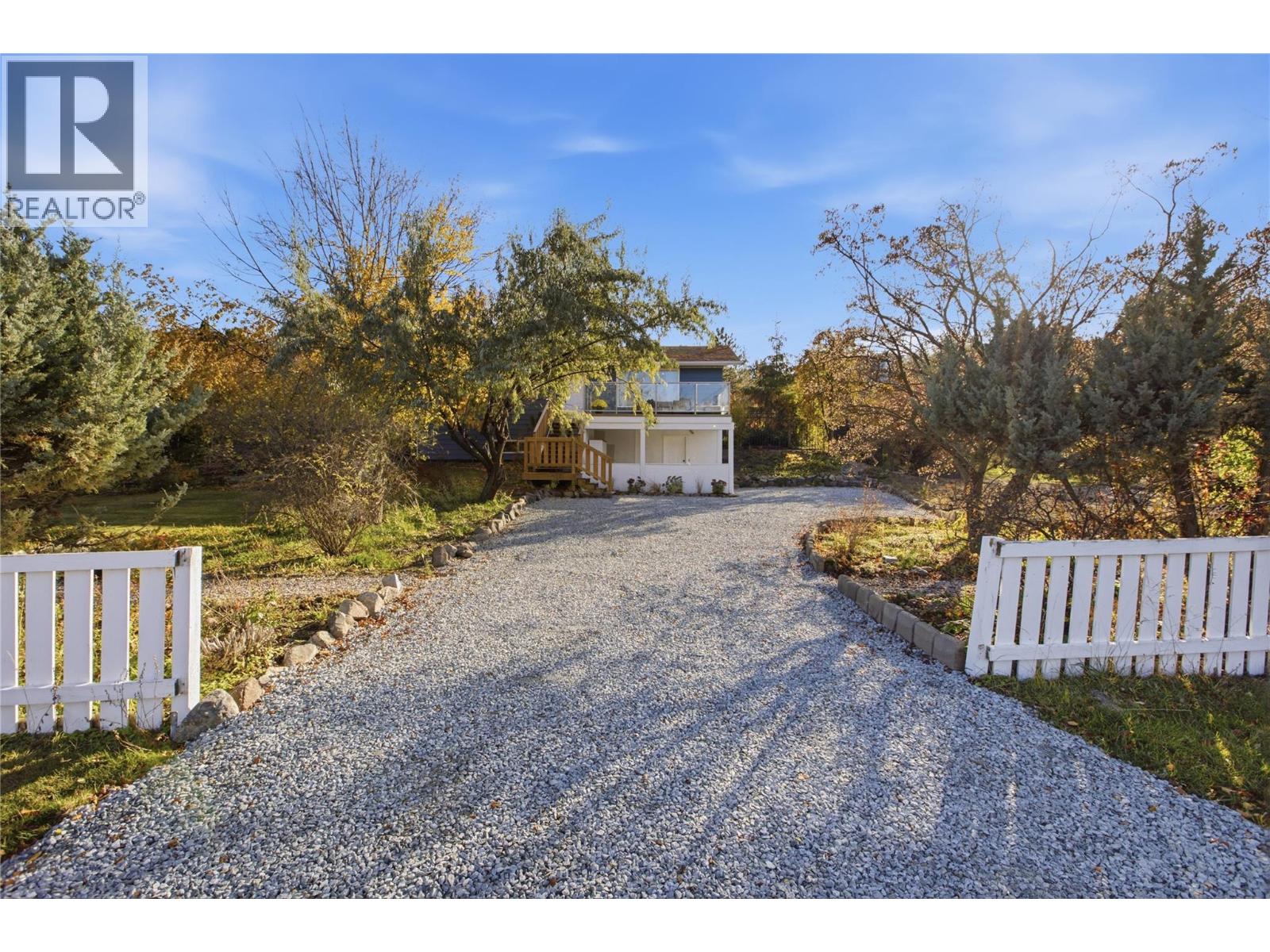 6105 Meadowland Crescent N Property Photo 3