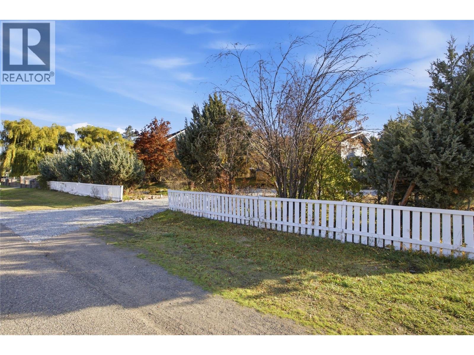 6105 Meadowland Crescent N Property Photo 7