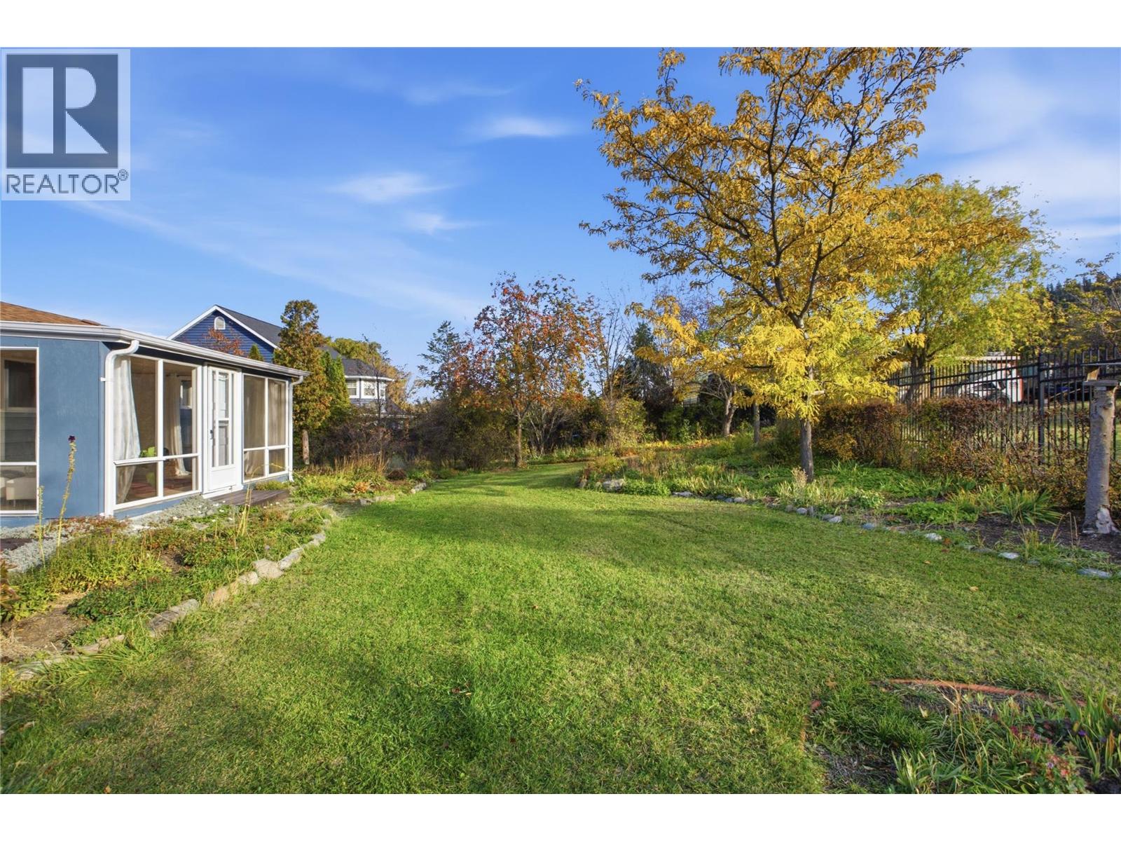 6105 Meadowland Crescent N Property Photo 9
