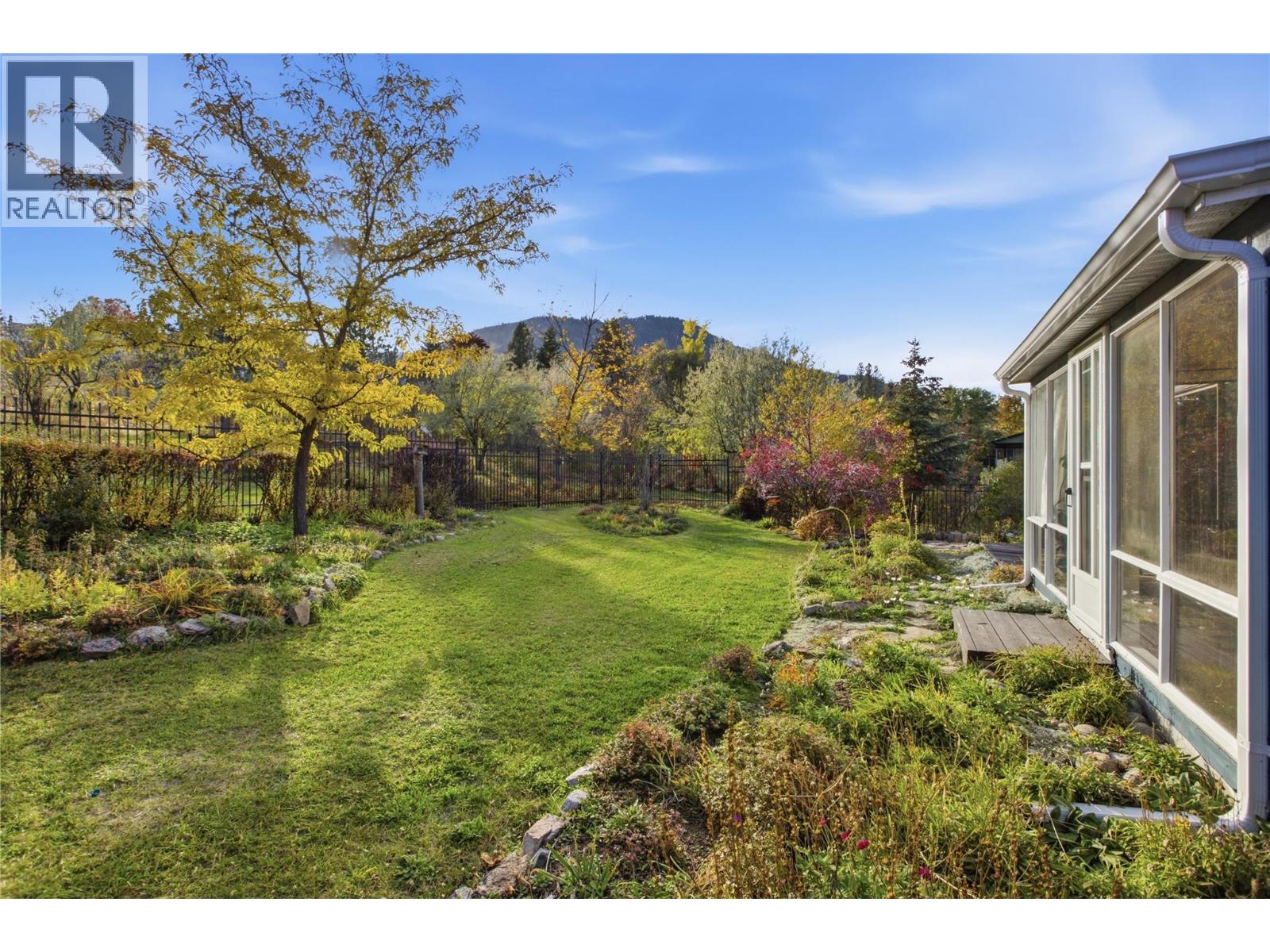 6105 Meadowland Crescent N Property Photo 10
