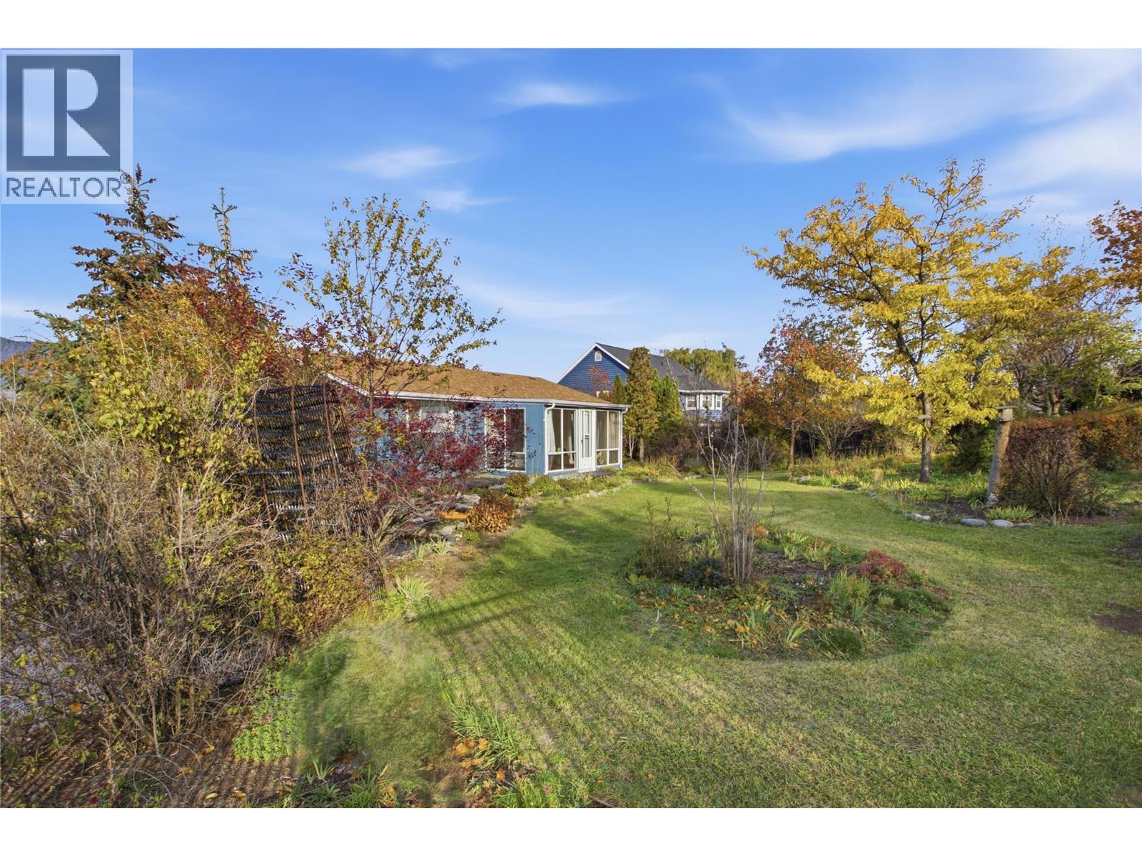 6105 Meadowland Crescent N Property Photo 12