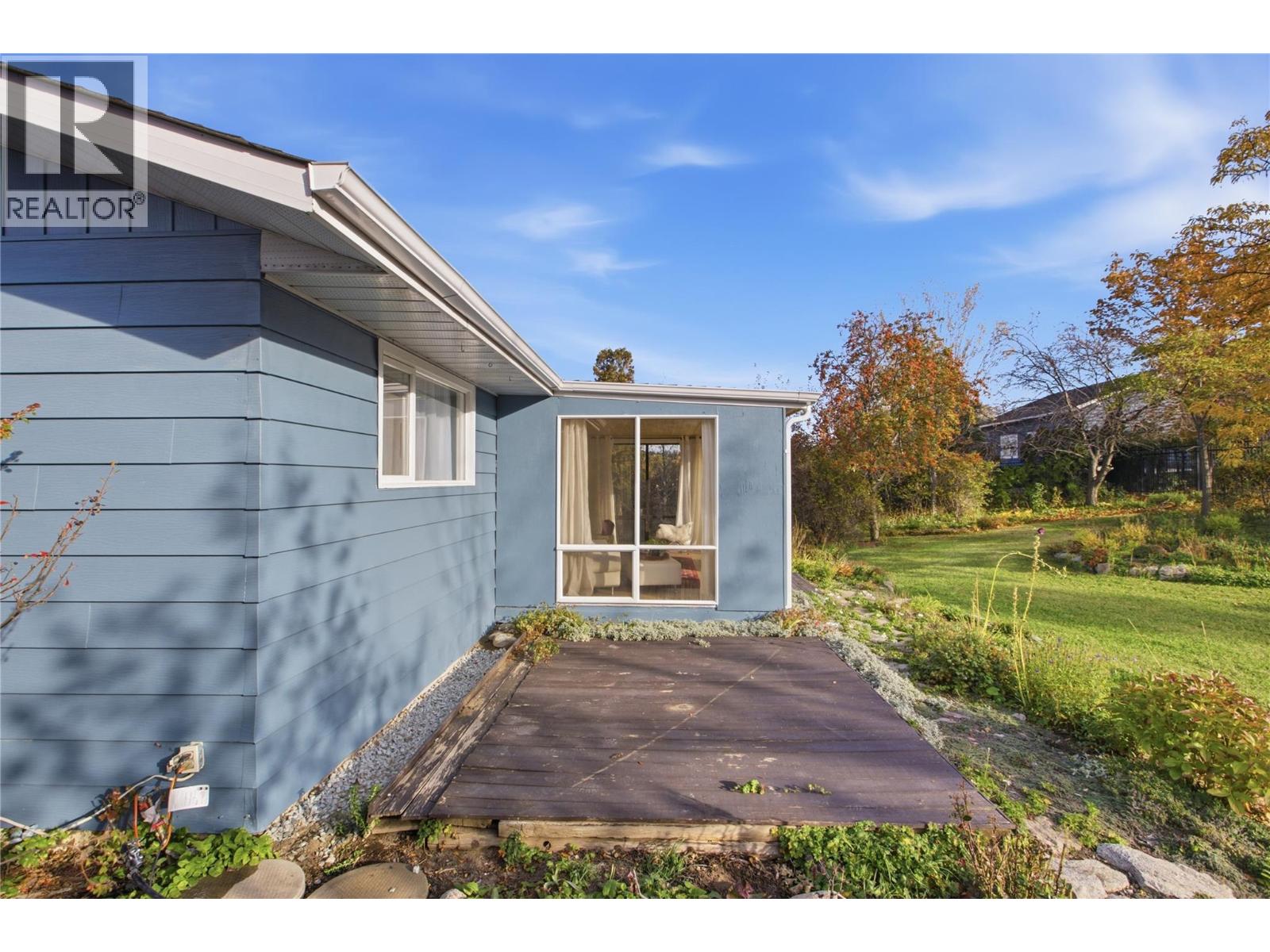 6105 Meadowland Crescent N Property Photo 14