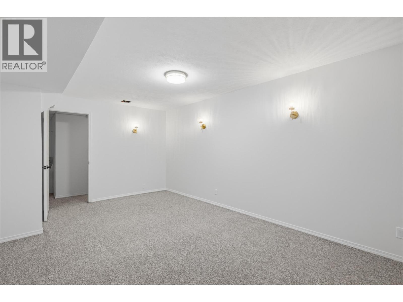 6105 Meadowland Crescent N Property Photo 43