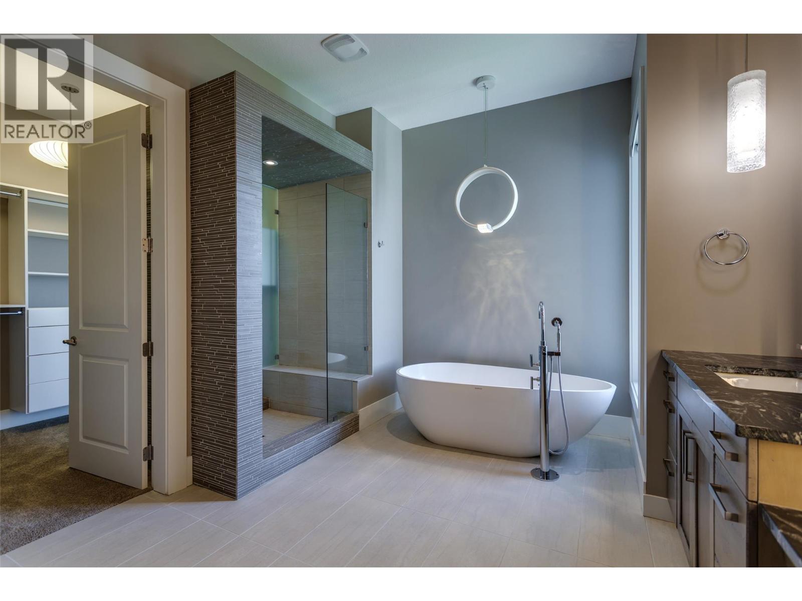 1002 Hewetson Avenue Property Photo 27