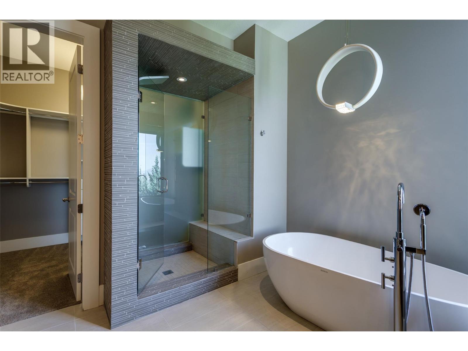 1002 Hewetson Avenue Property Photo 28