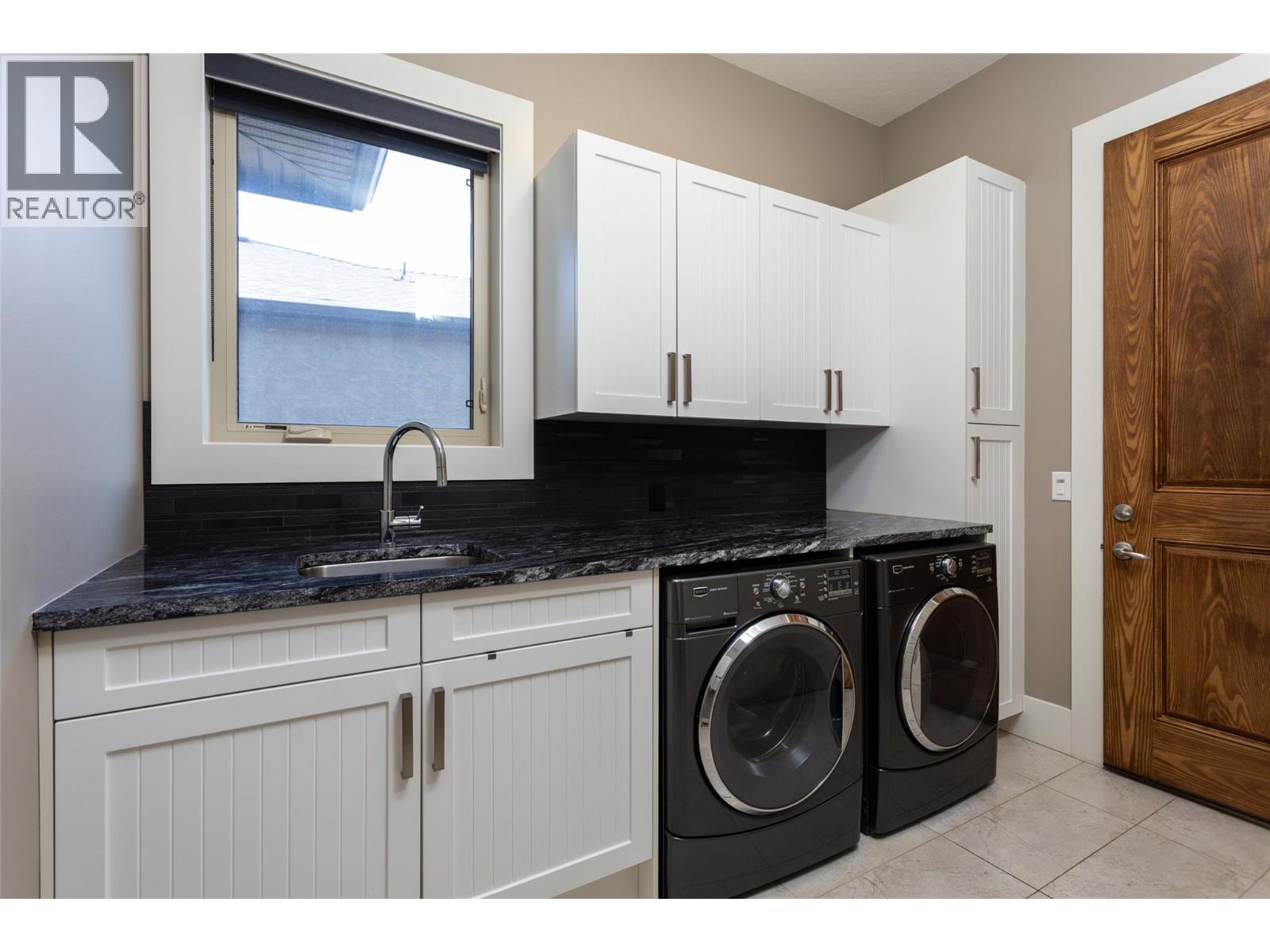 1002 Hewetson Avenue Property Photo 31