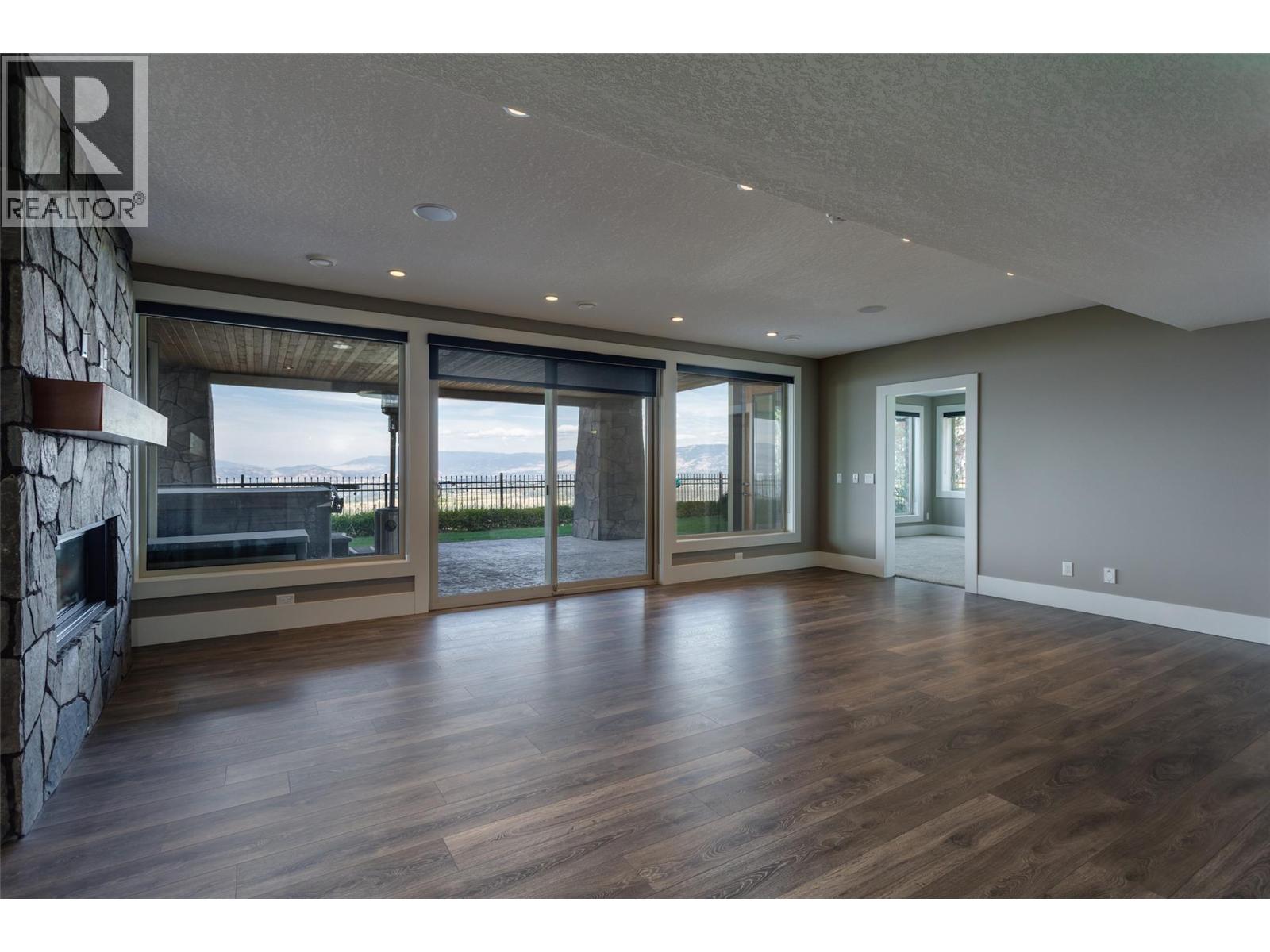 1002 Hewetson Avenue Property Photo 36