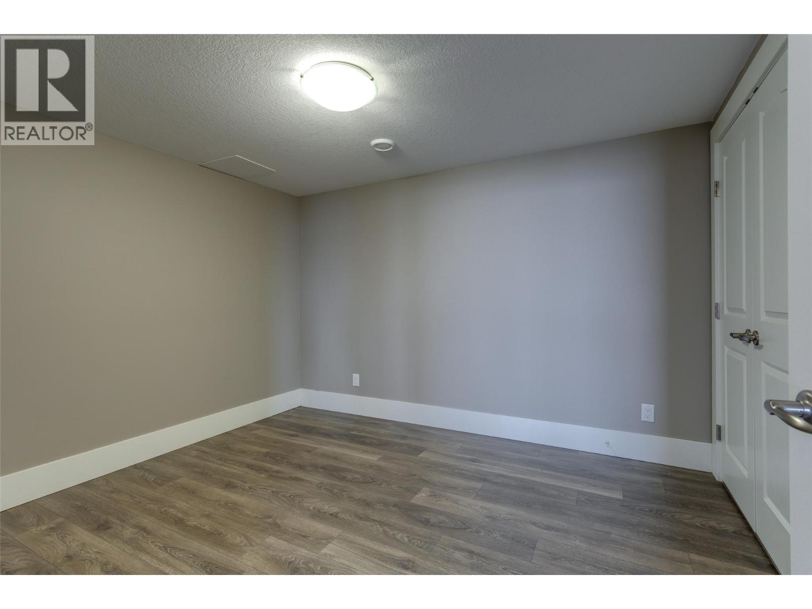 1002 Hewetson Avenue Property Photo 53