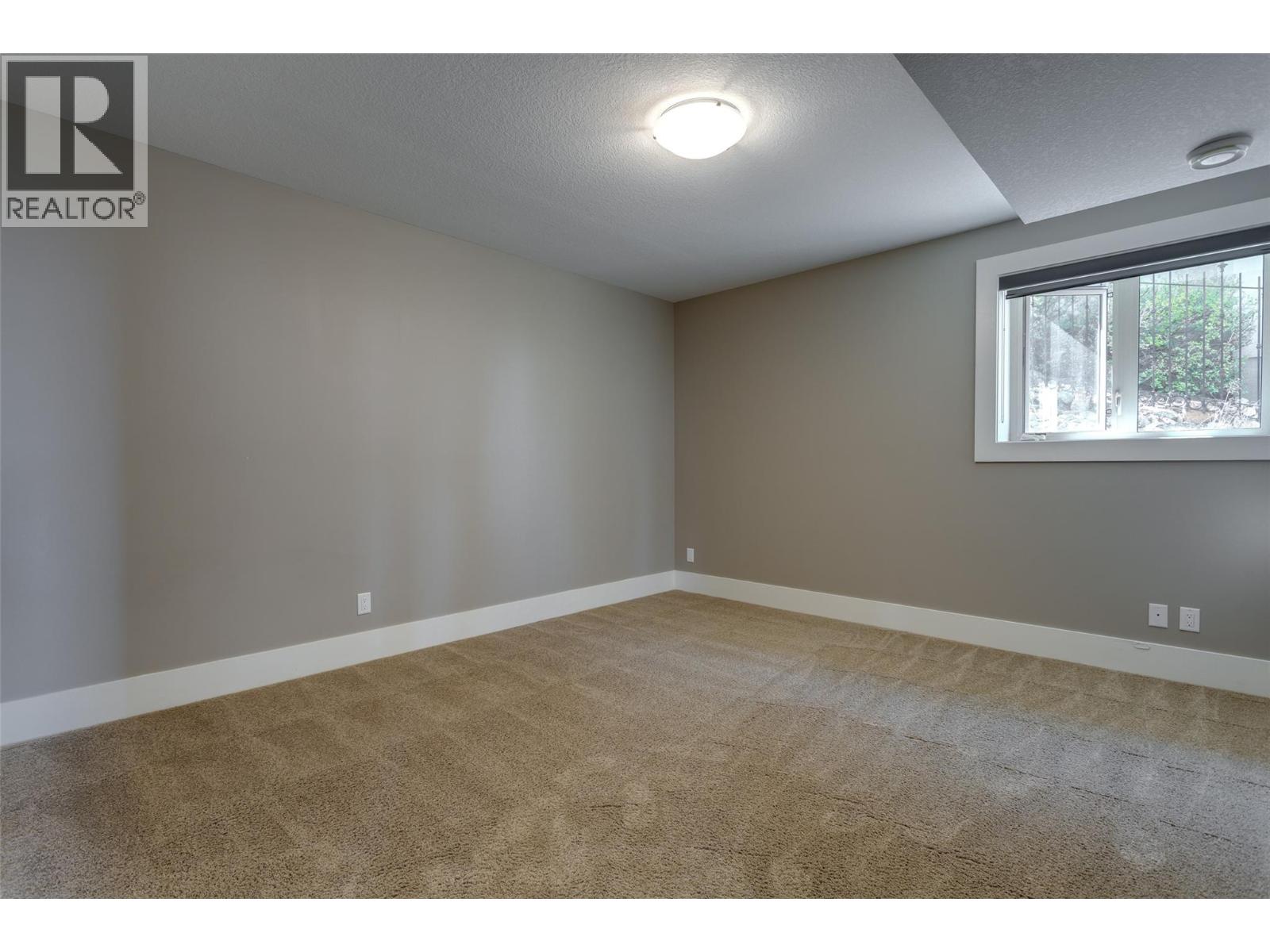 1002 Hewetson Avenue Property Photo 54