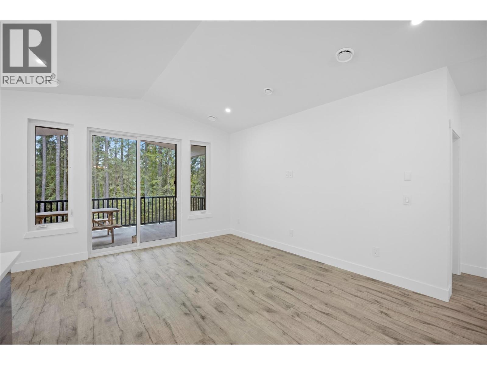 7279 Birch Close Property Photo 11