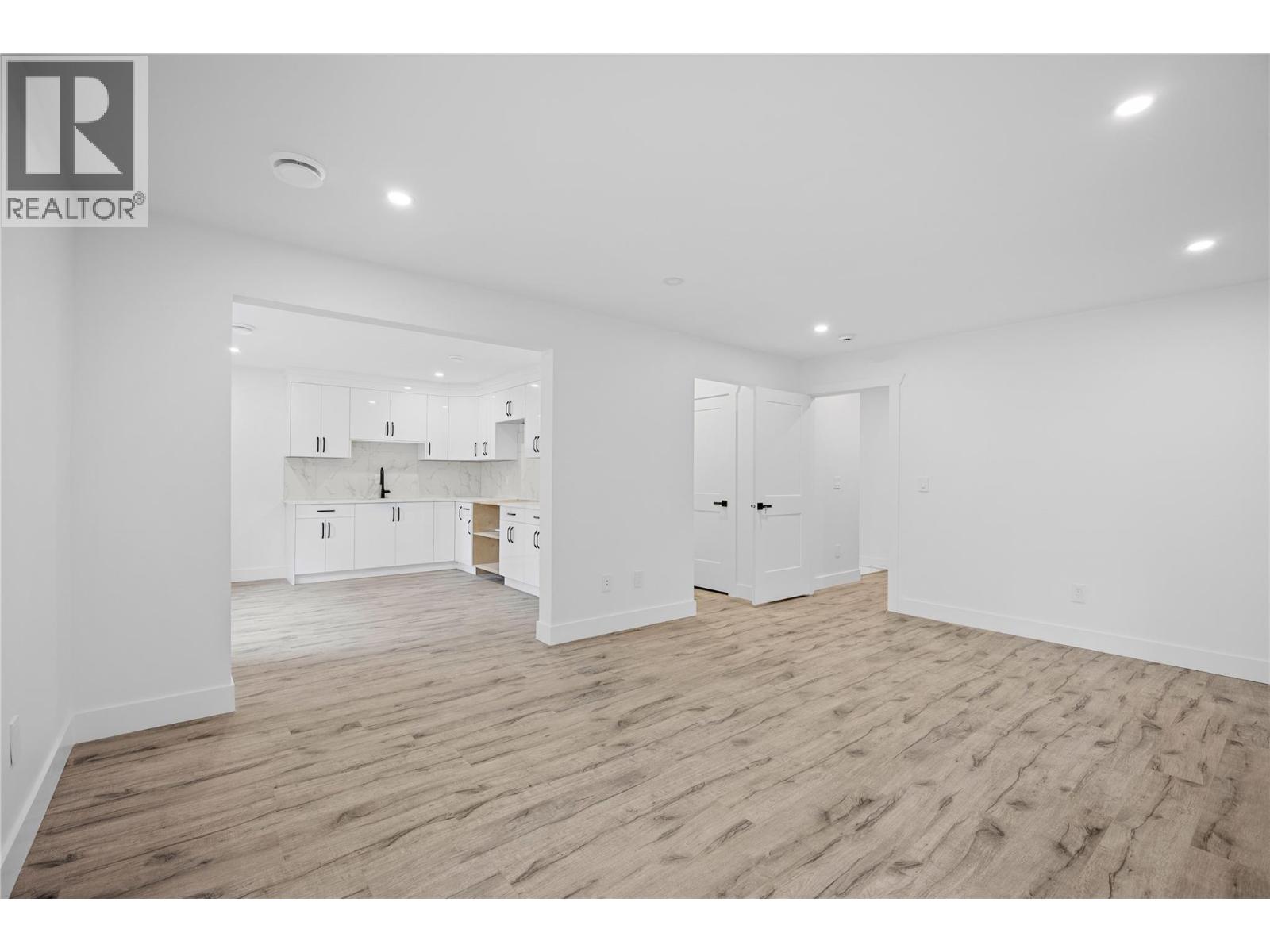 7279 Birch Close Property Photo 26